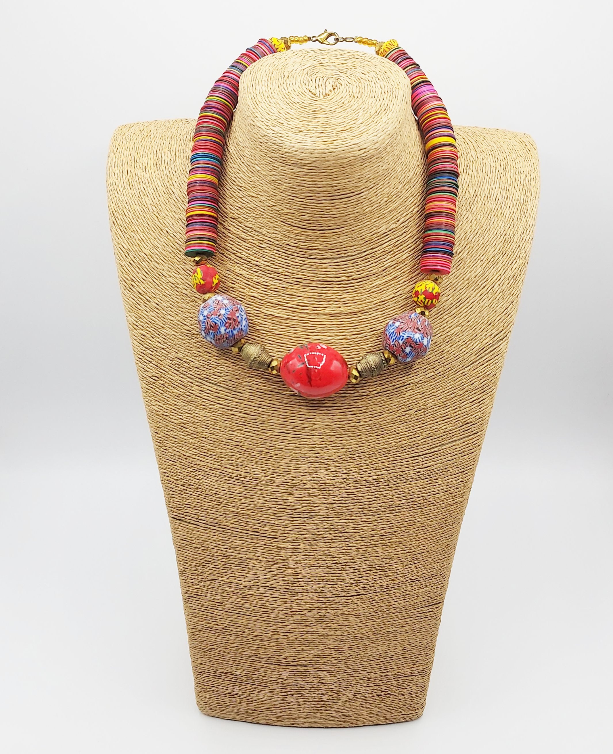 Collier avec disques multicolores