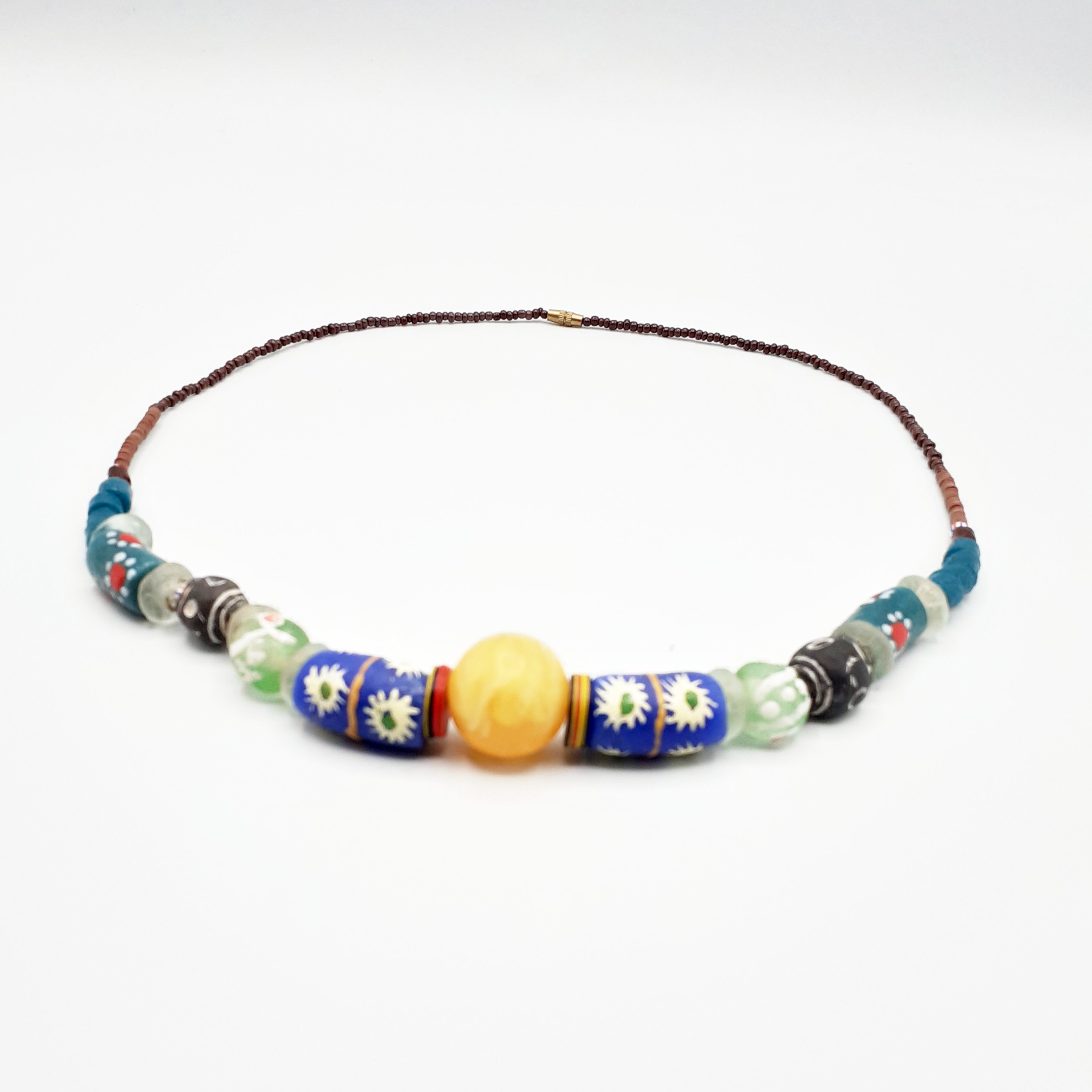 Collier artisanal en perles bleu