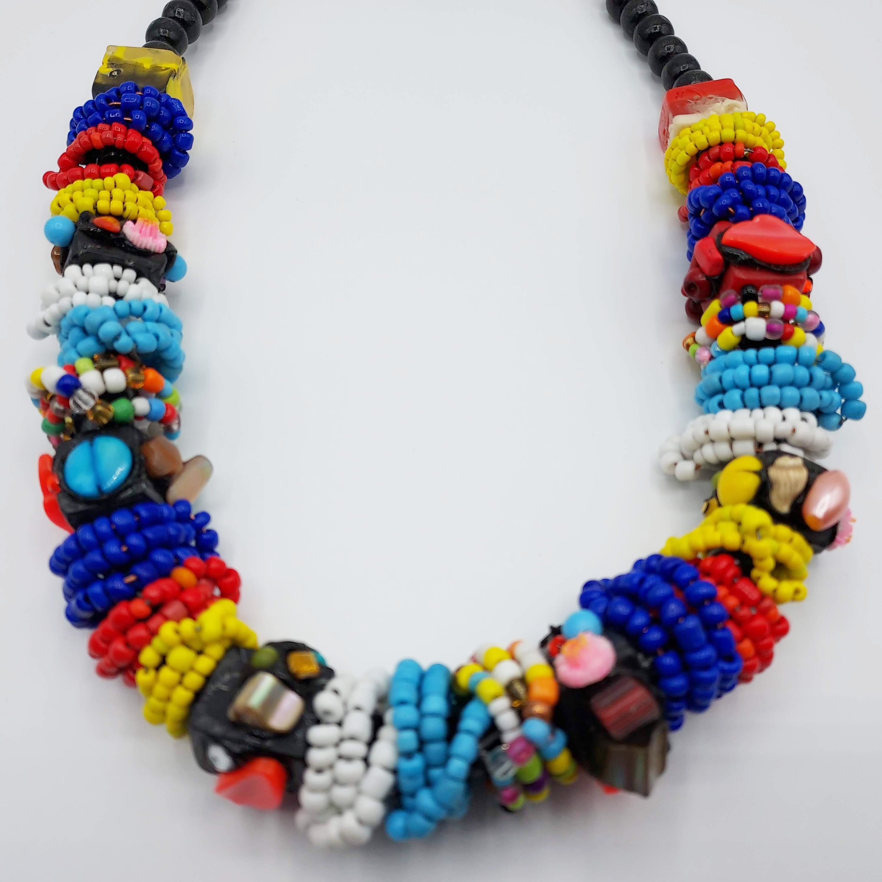 Collier de perles colorées