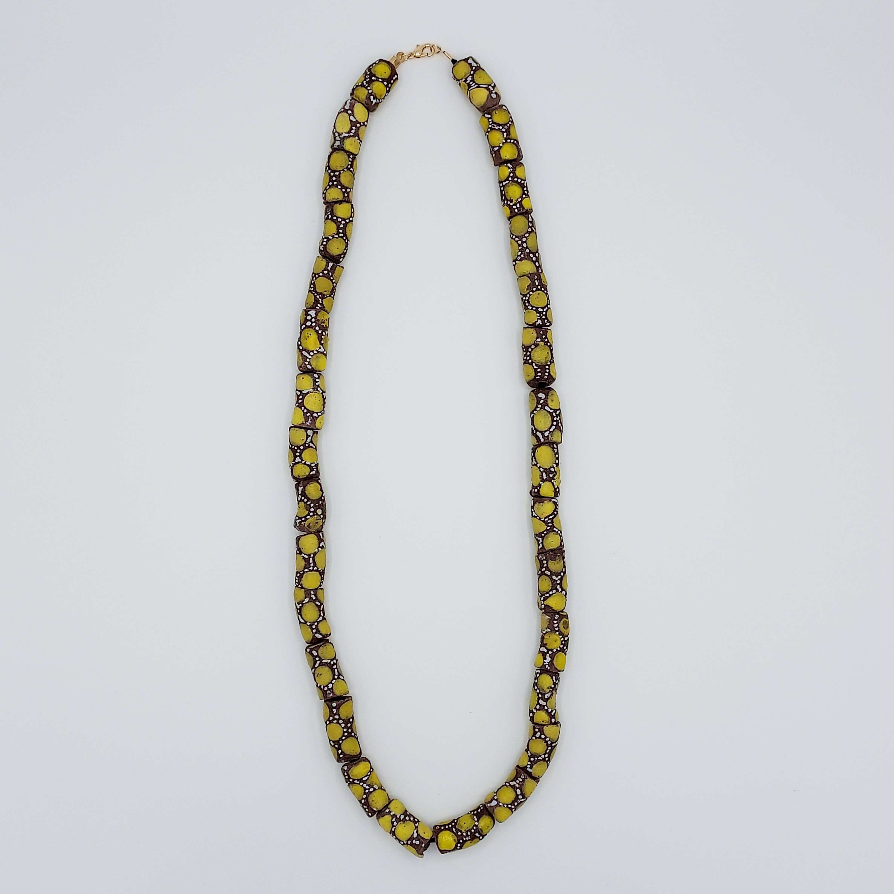 Collier en perles jaune