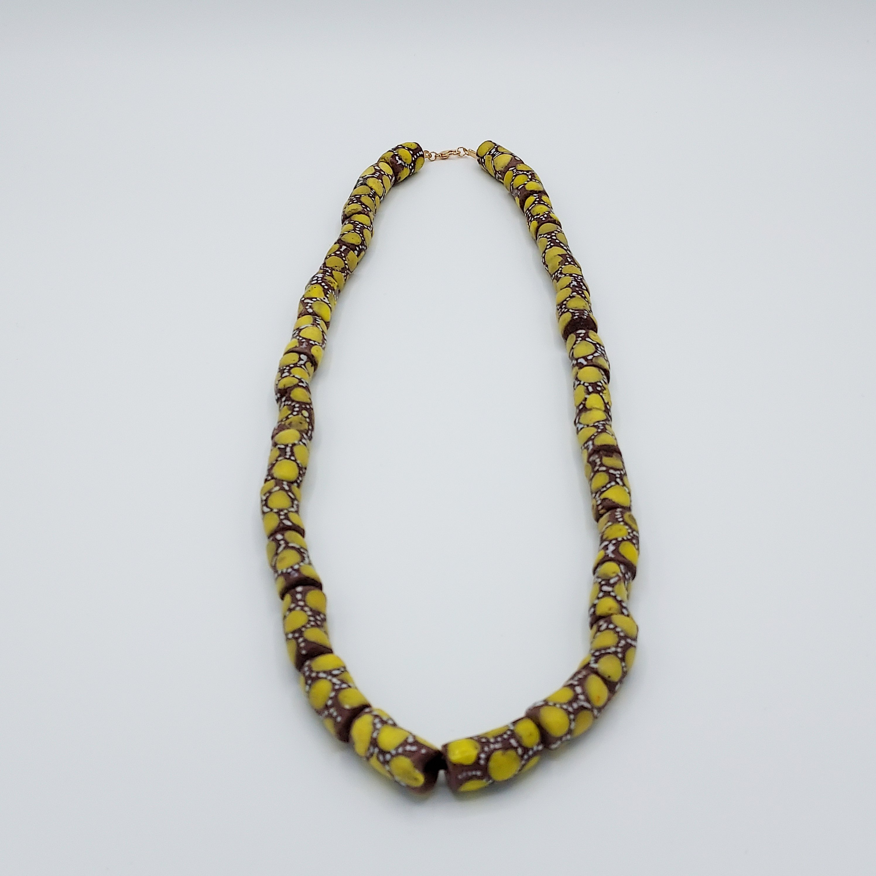 Collier en perles jaune