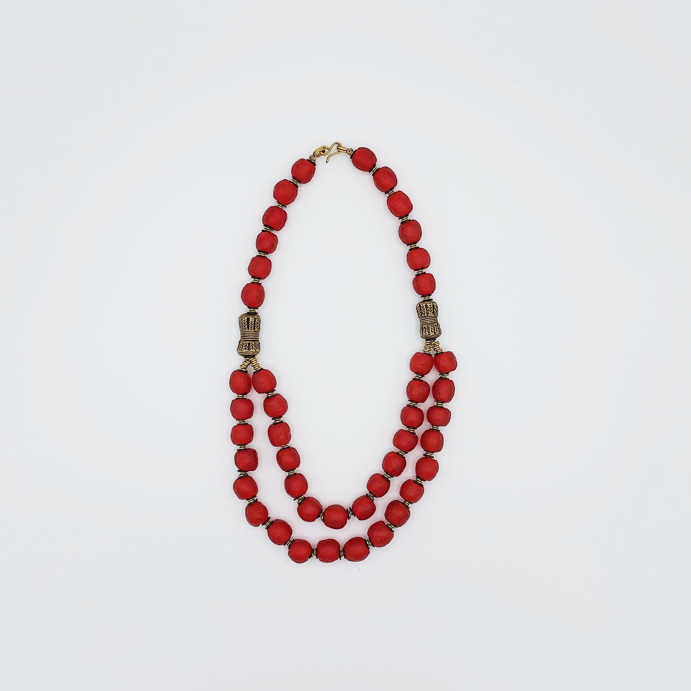 Collier à perles rouges