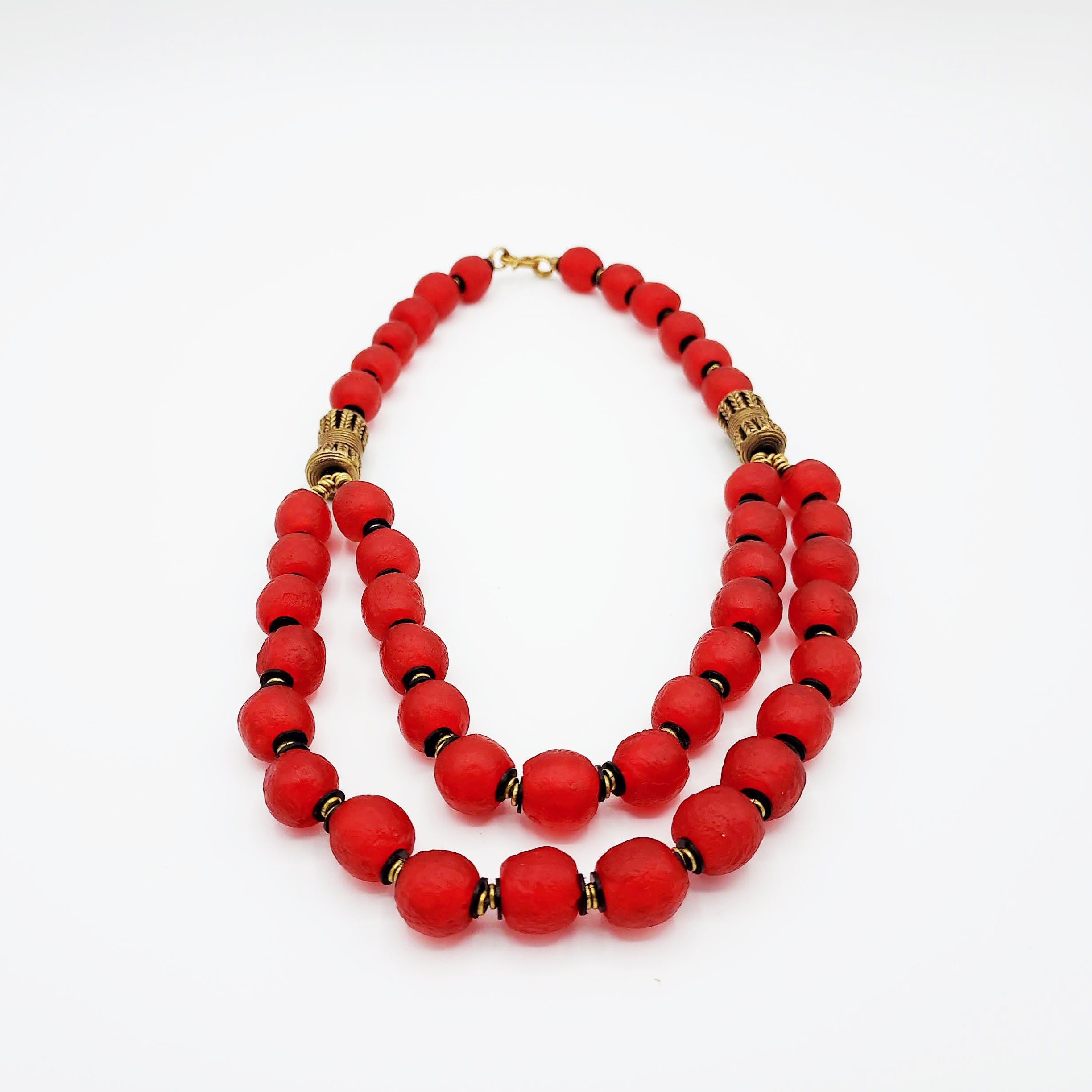Collier à perles rouges