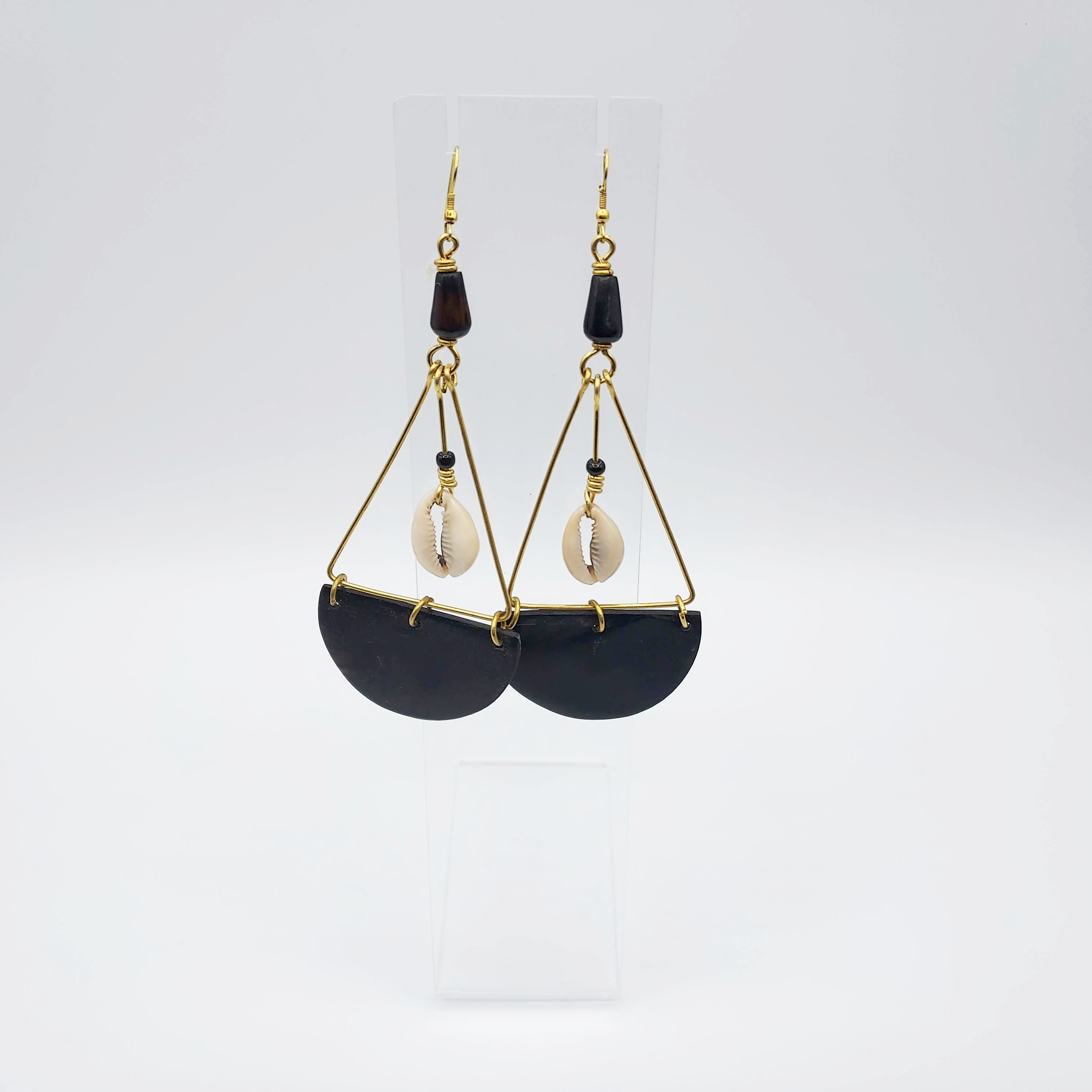 Boucles d'oreilles pendantes avec coquillages et perles