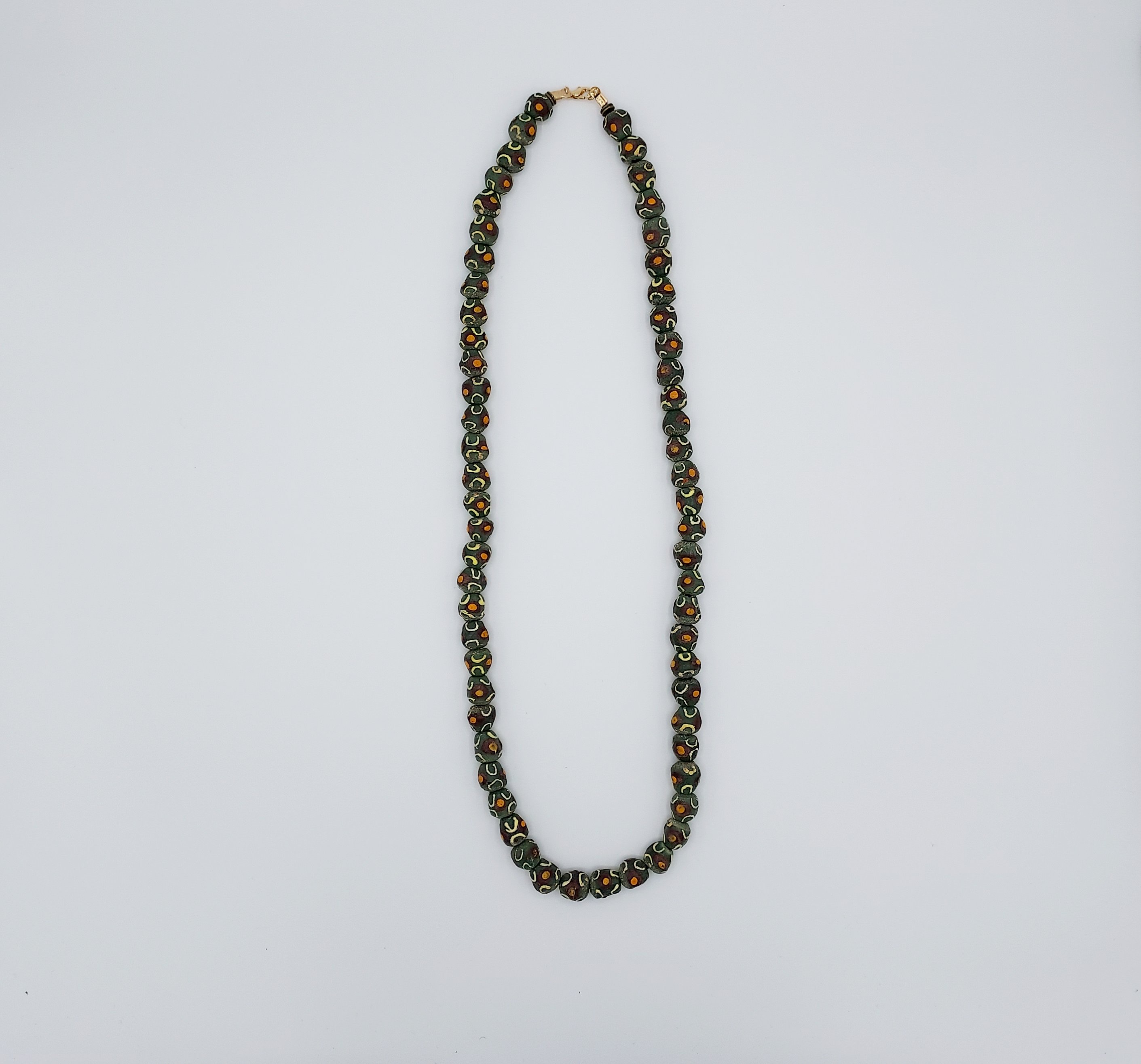 Collier long en perles vertes