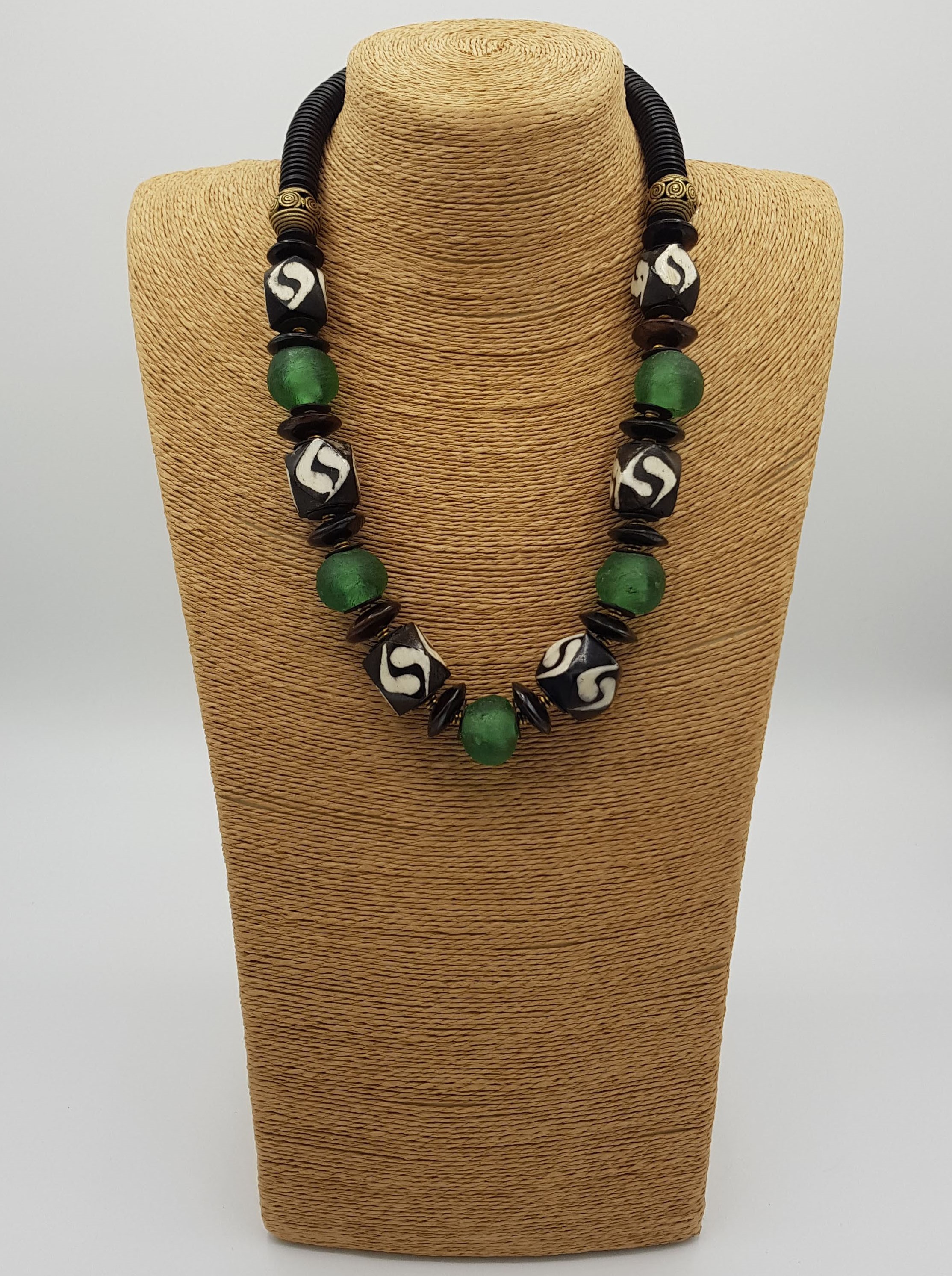 Collier  ethnique avec perles