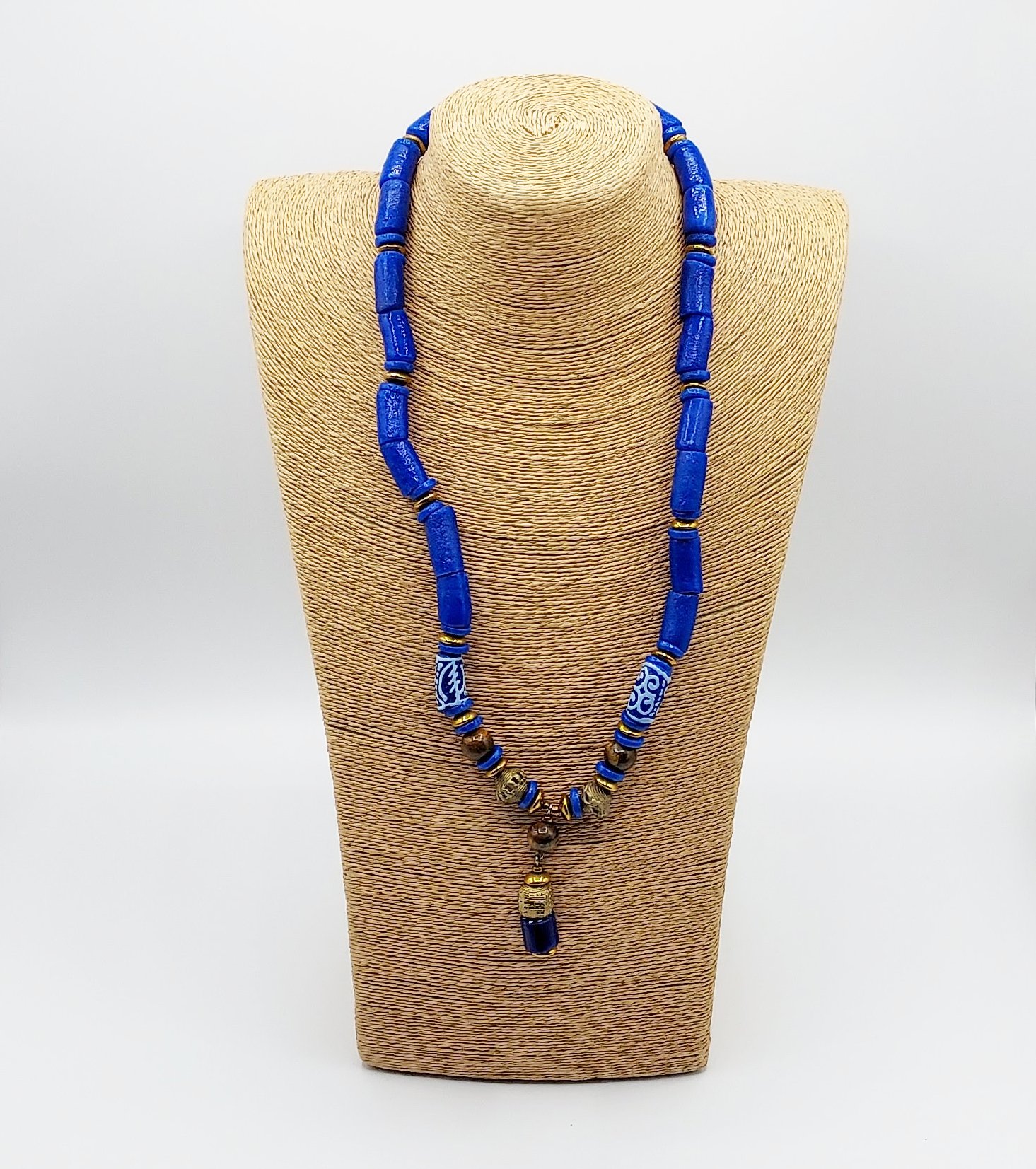 Collier en perles bleues