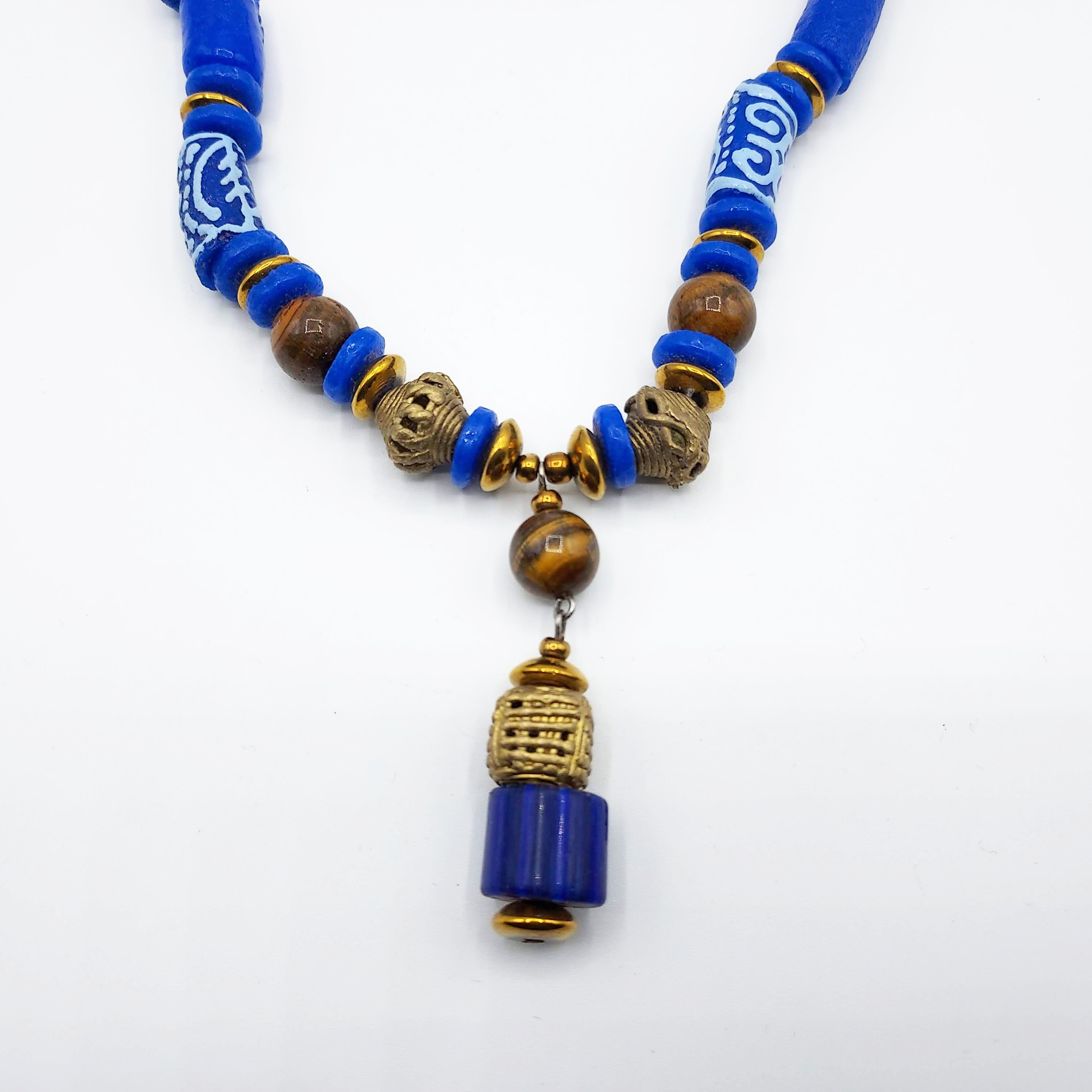 Collier en perles bleues