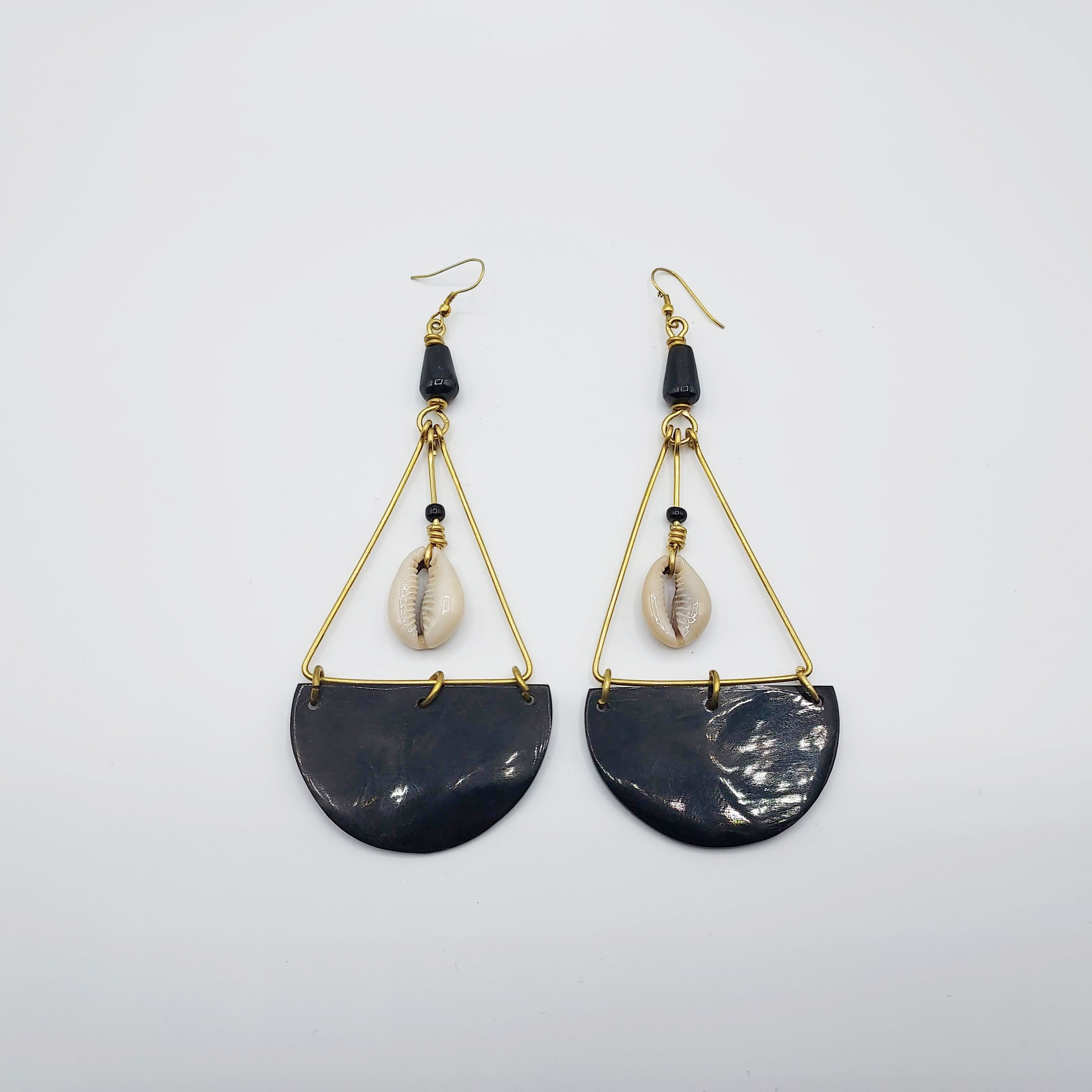 Boucles d'oreilles pendantes avec coquillages et perles