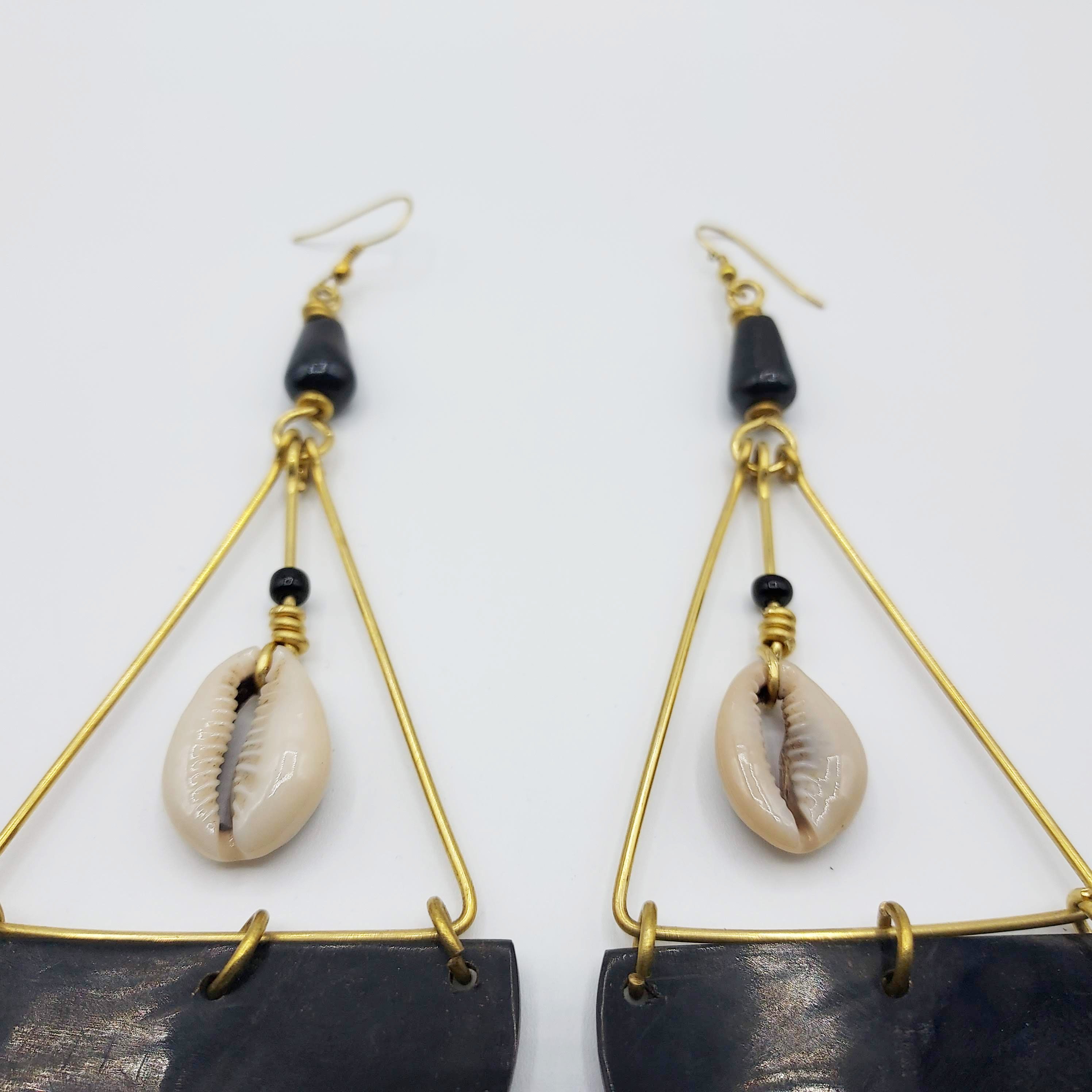 Boucles d'oreilles pendantes avec coquillages et perles