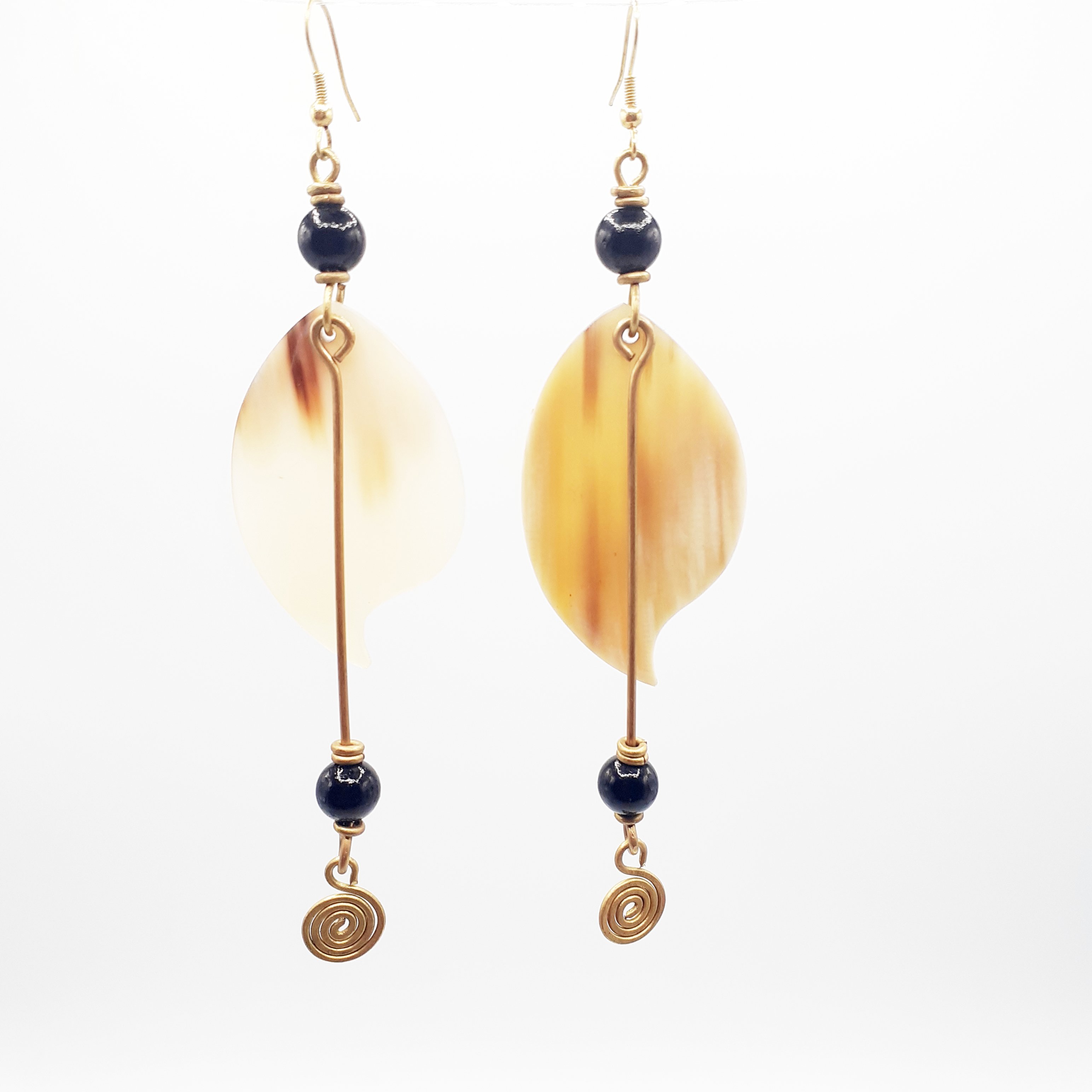 Boucles d'oreilles élégantes avec motifs naturels