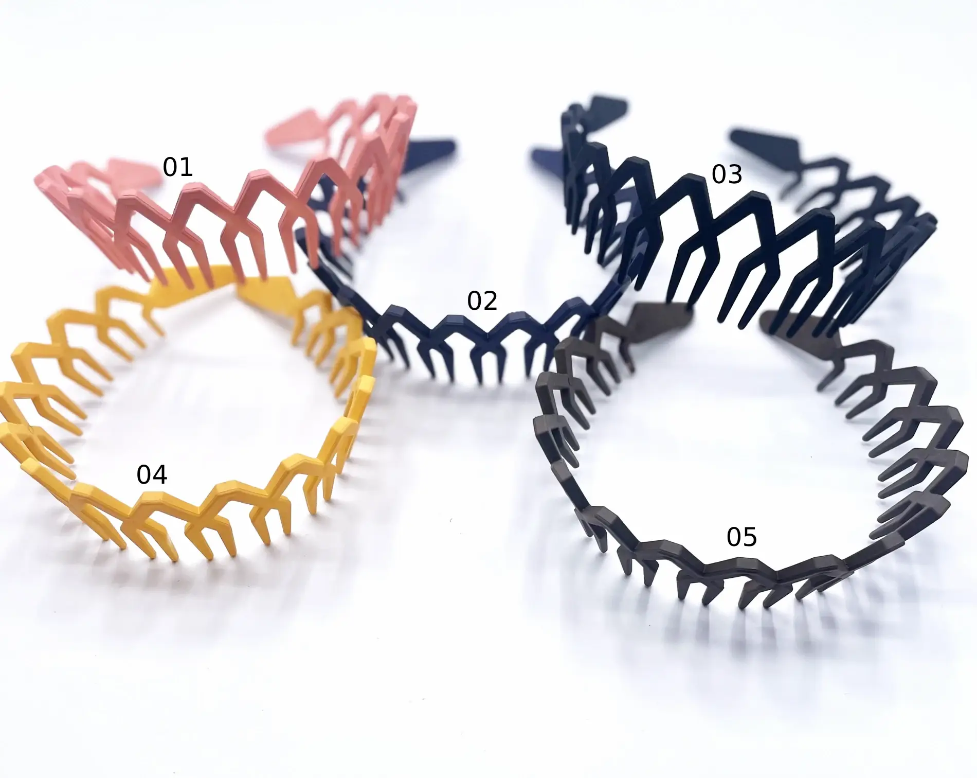 Serre-têtes résistants en plastique colorés