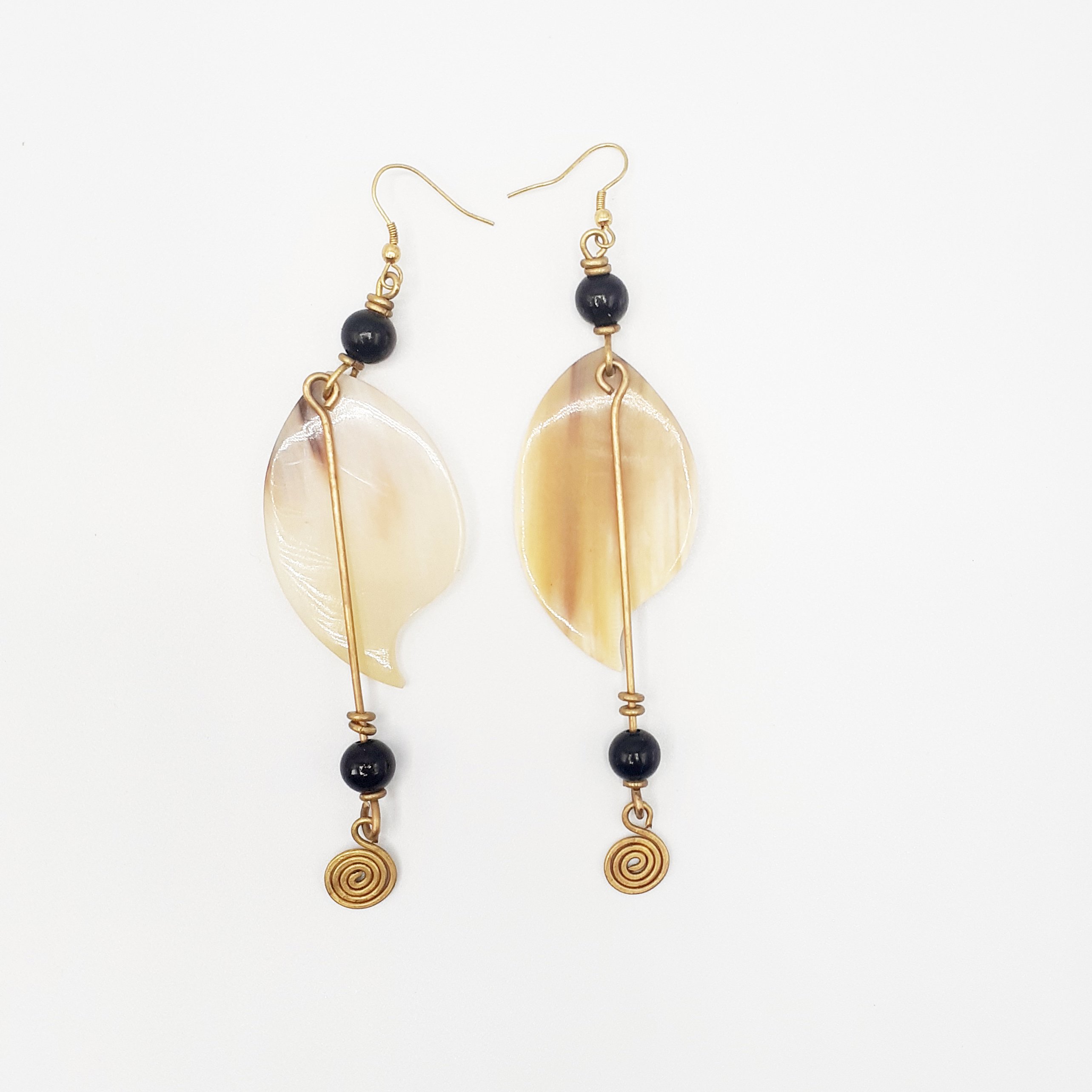 Boucles d'oreilles élégantes avec motifs naturels