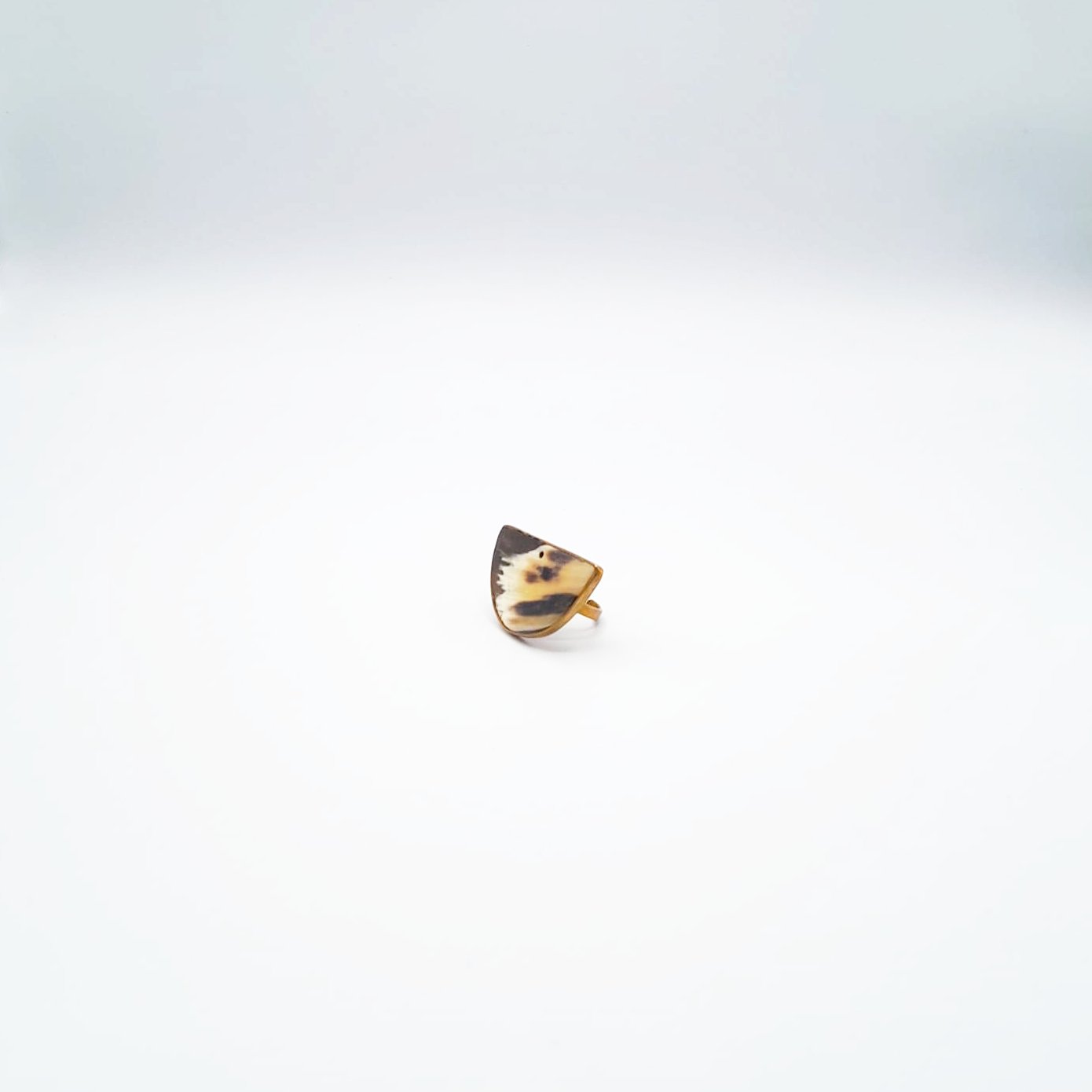 Bague en corne naturelle