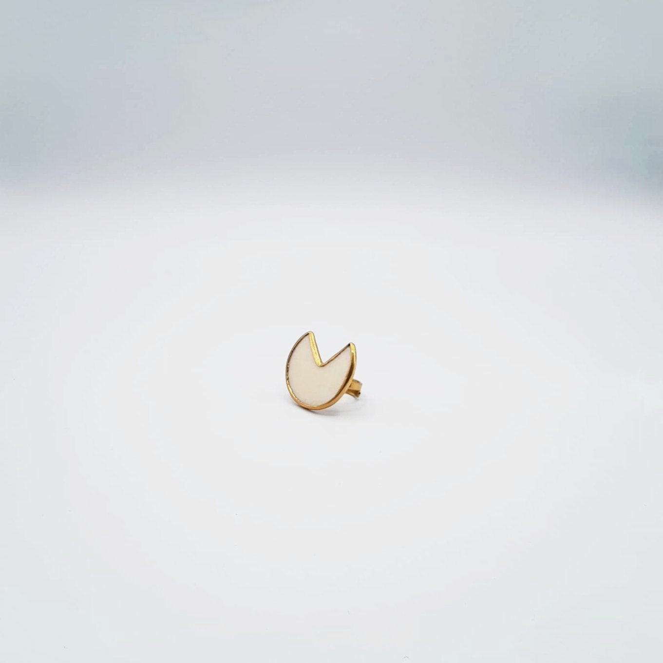 Bague dorée moderne