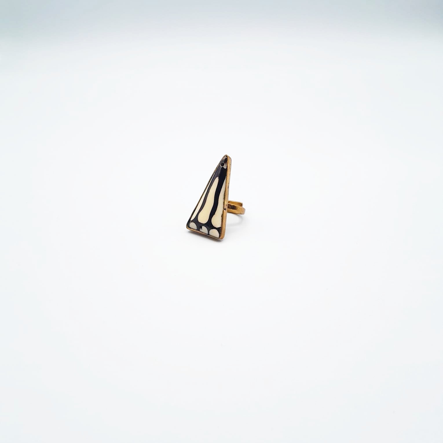 Bague triangle en émail