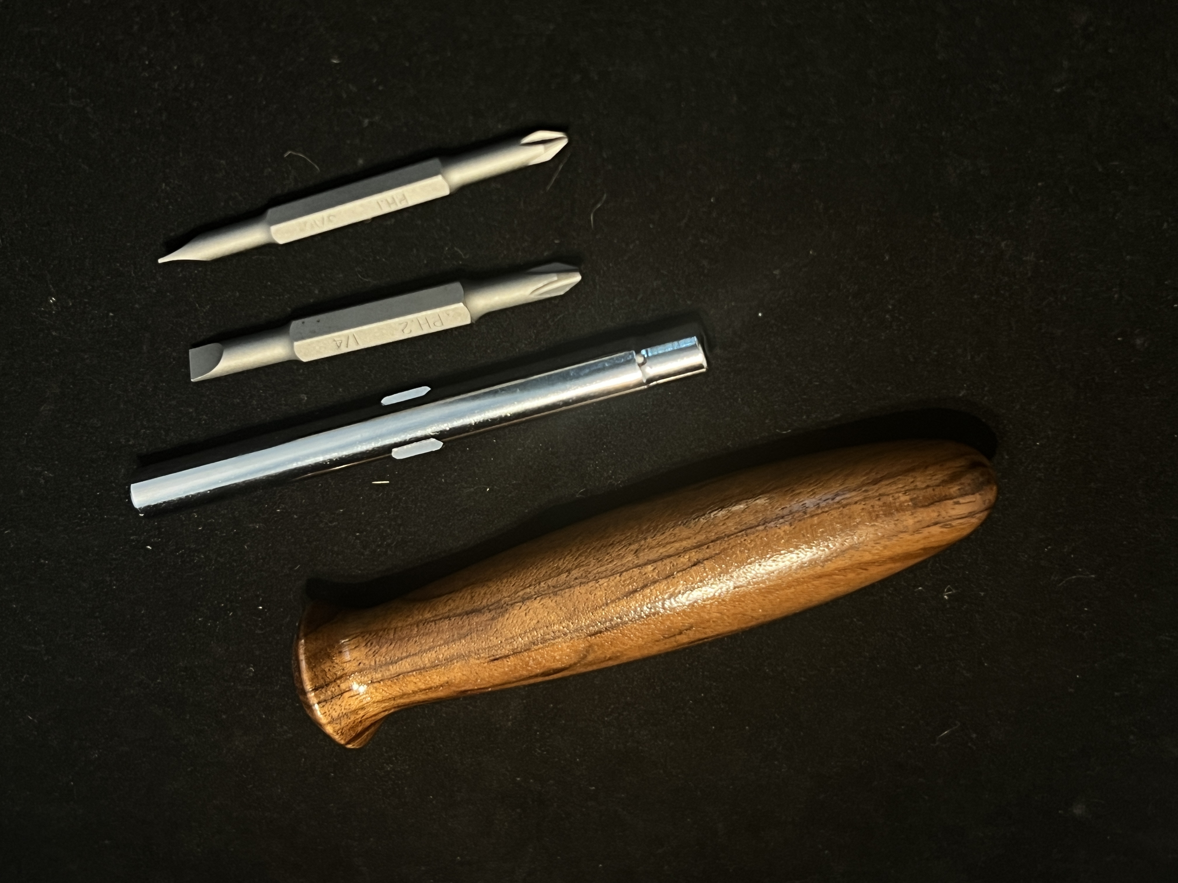 Claro Walnut multi-function screwdriver