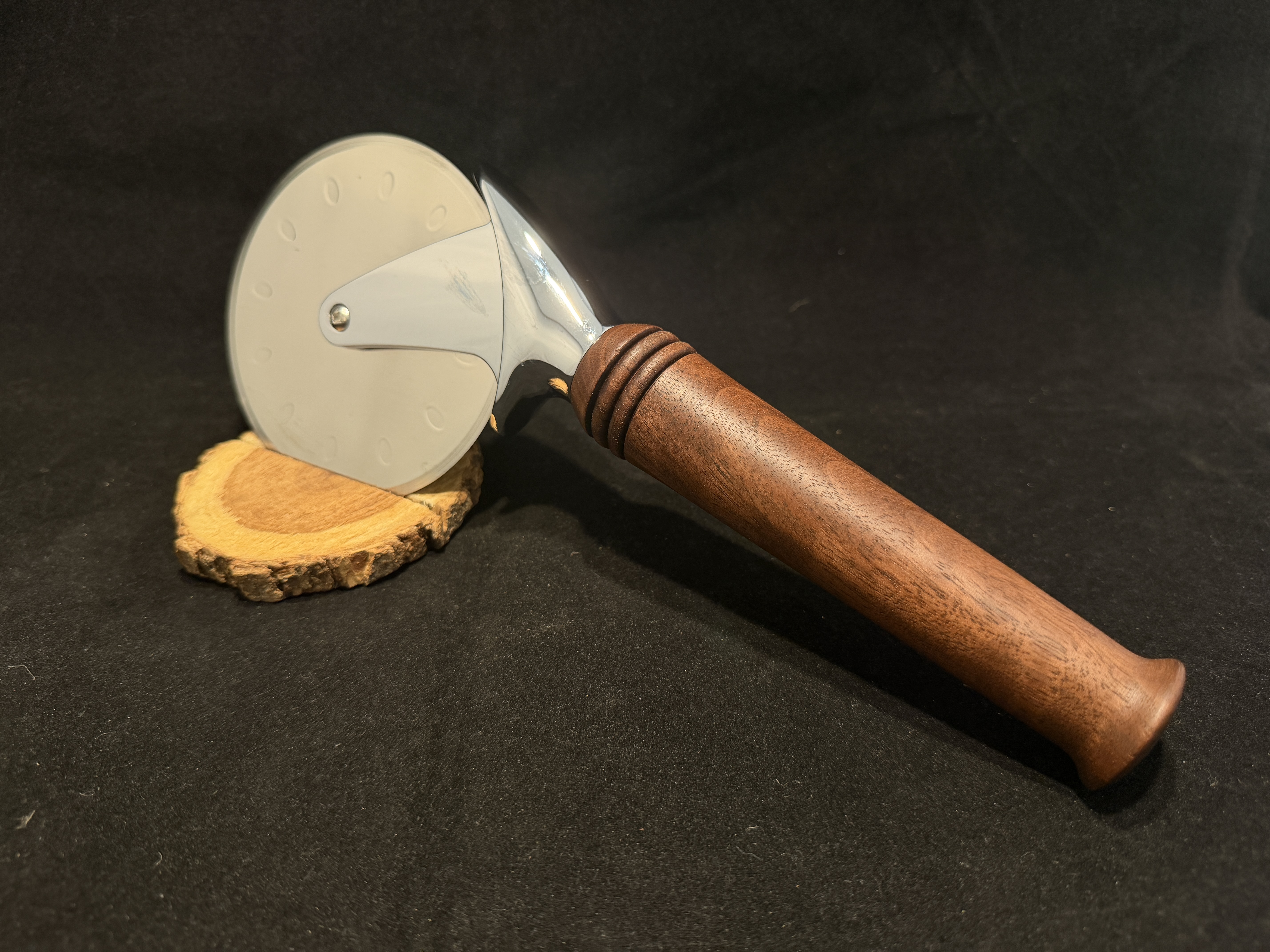 Claro Walnut Pizza Cutter