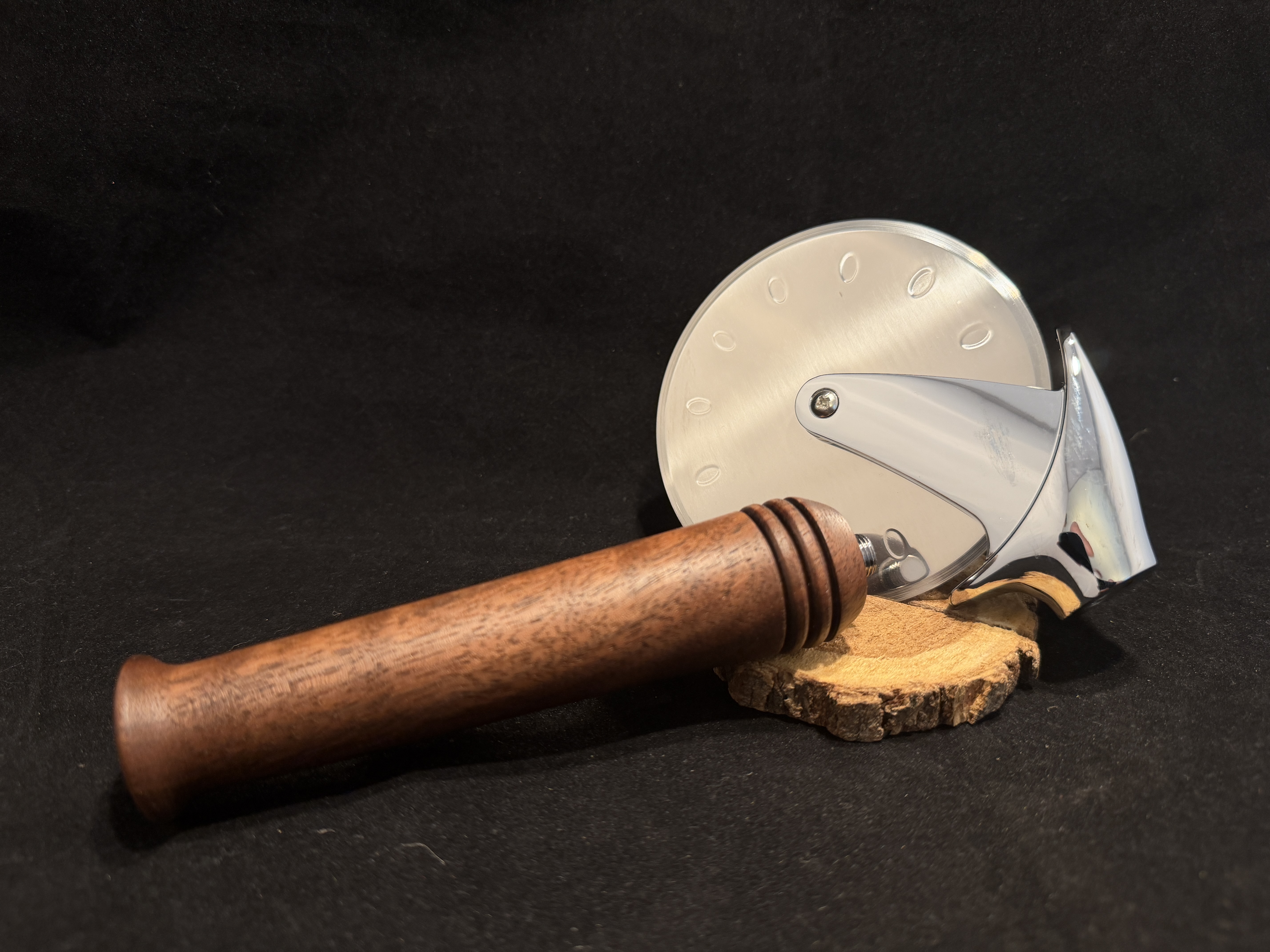 Claro Walnut Pizza Cutter