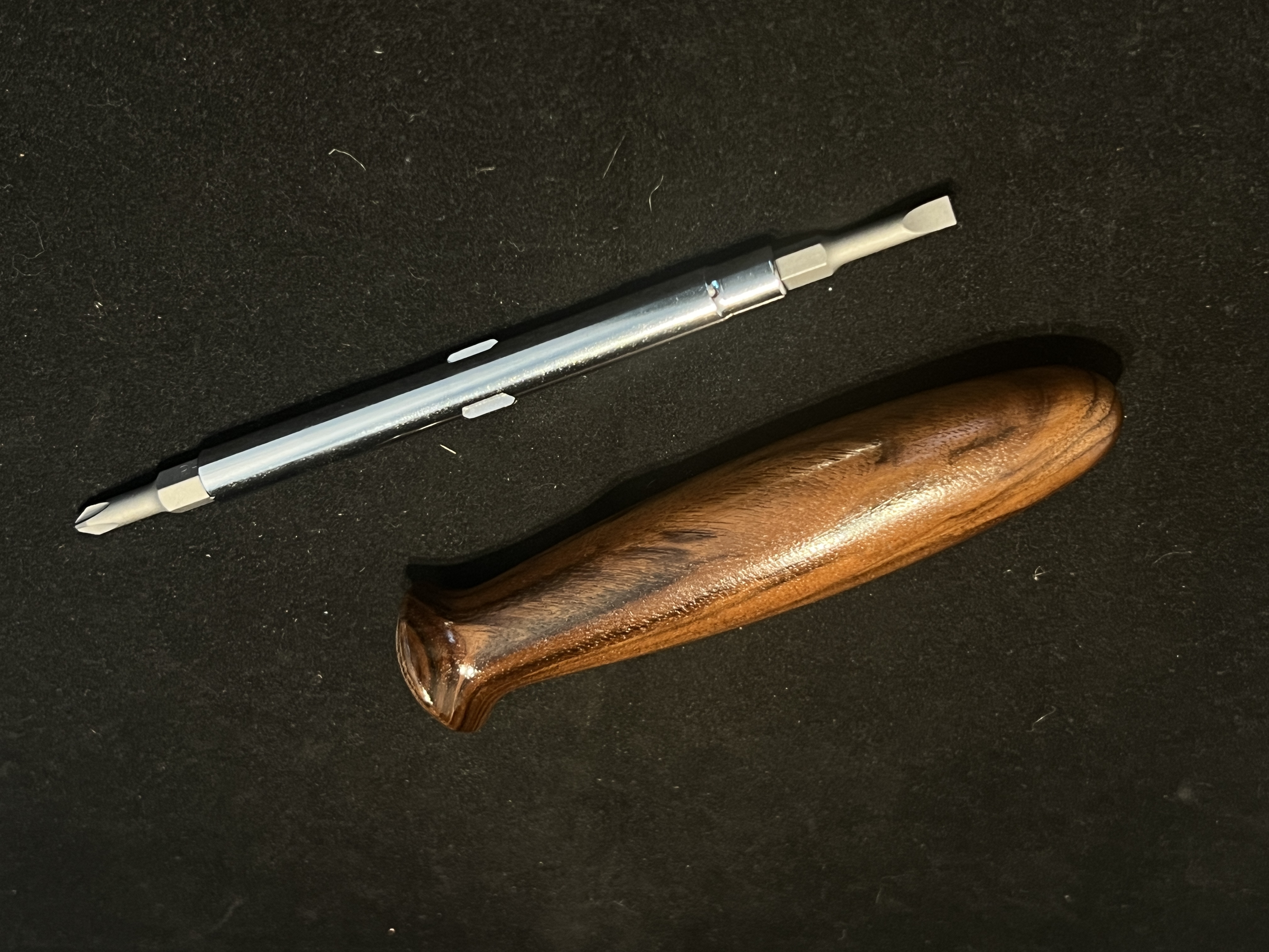 Claro Walnut multi-function screwdriver
