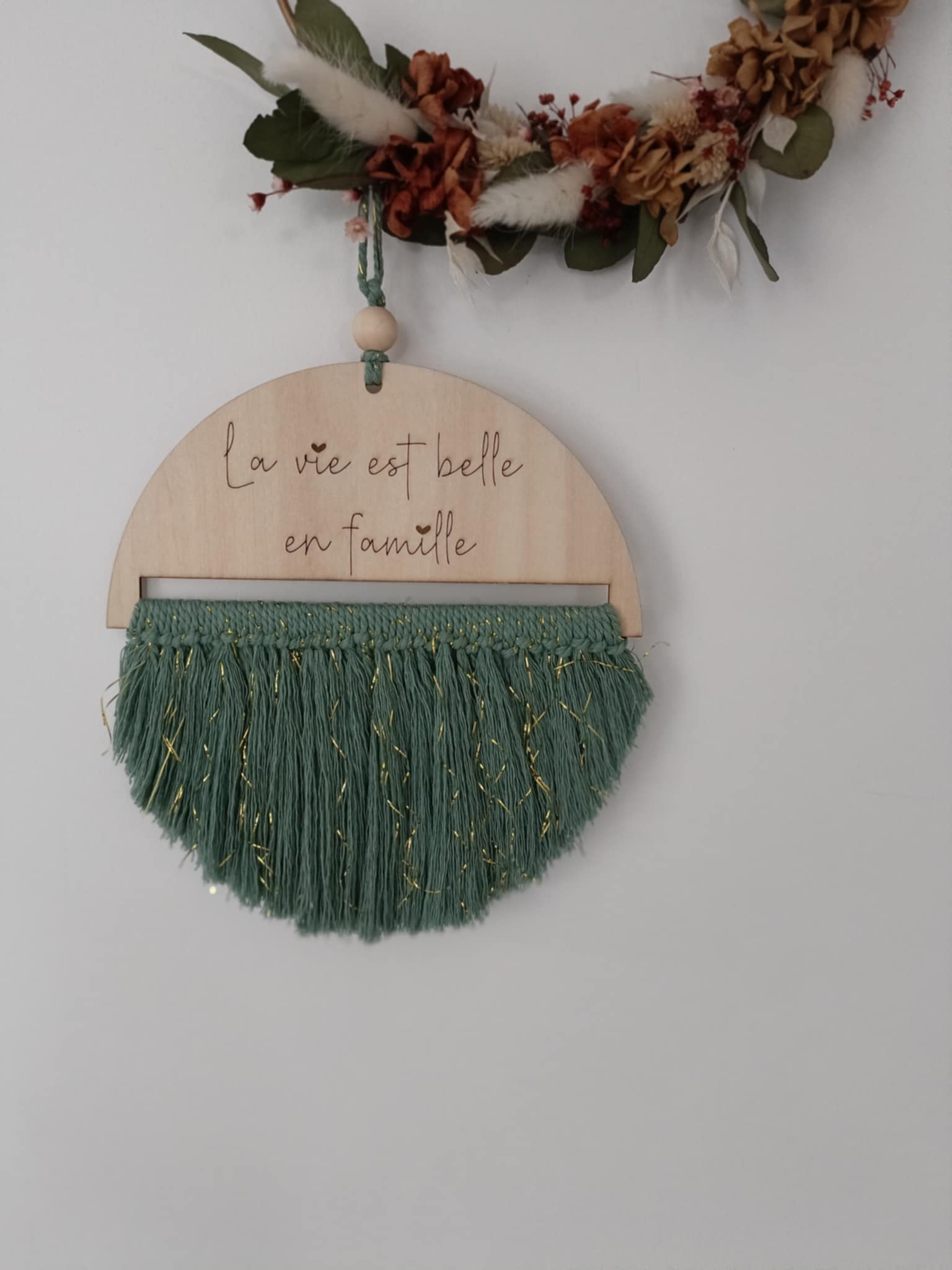 Pancarte macramé "La vie est belle en famille"