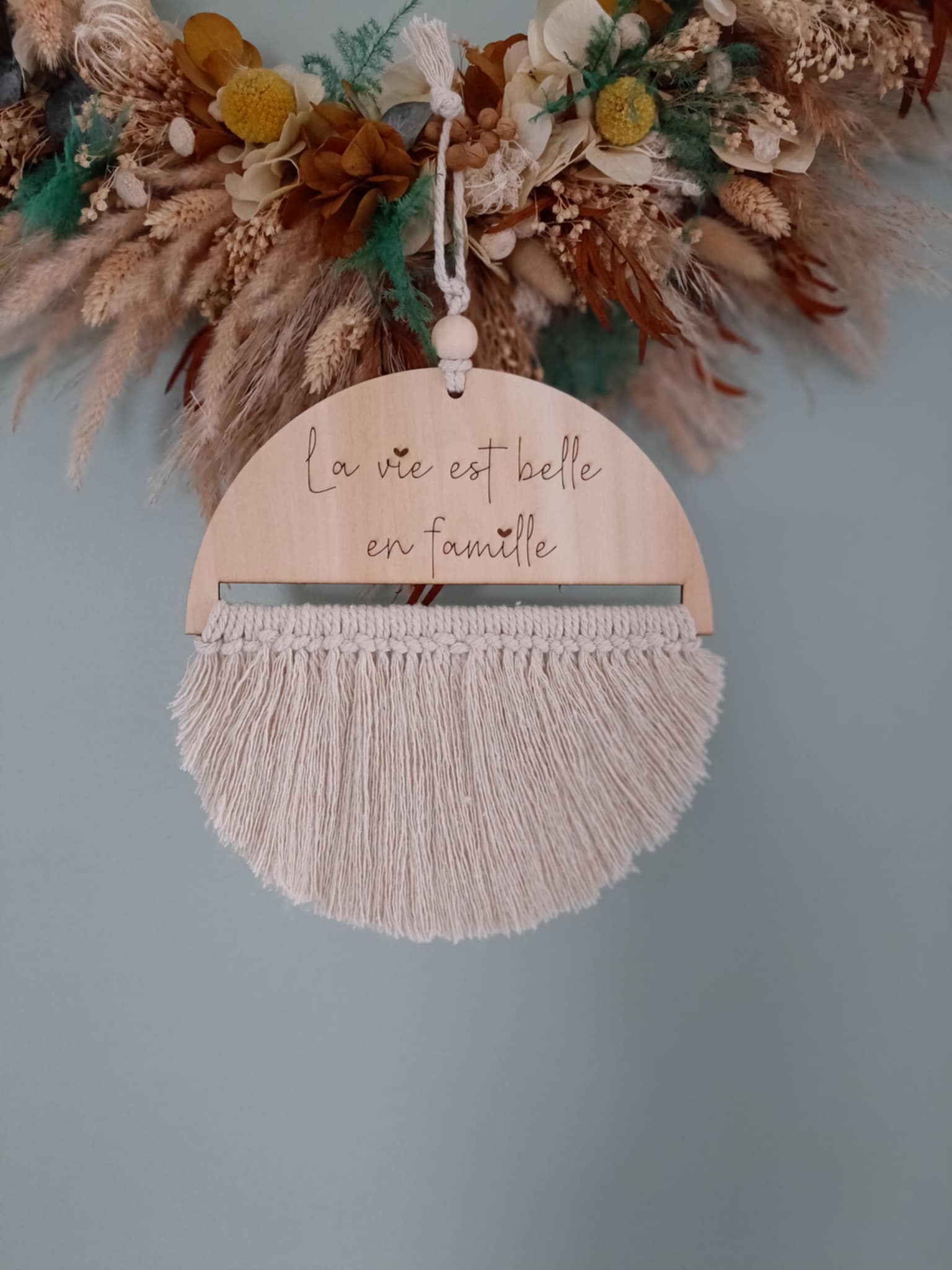 Pancarte macramé "La vie est belle en famille"