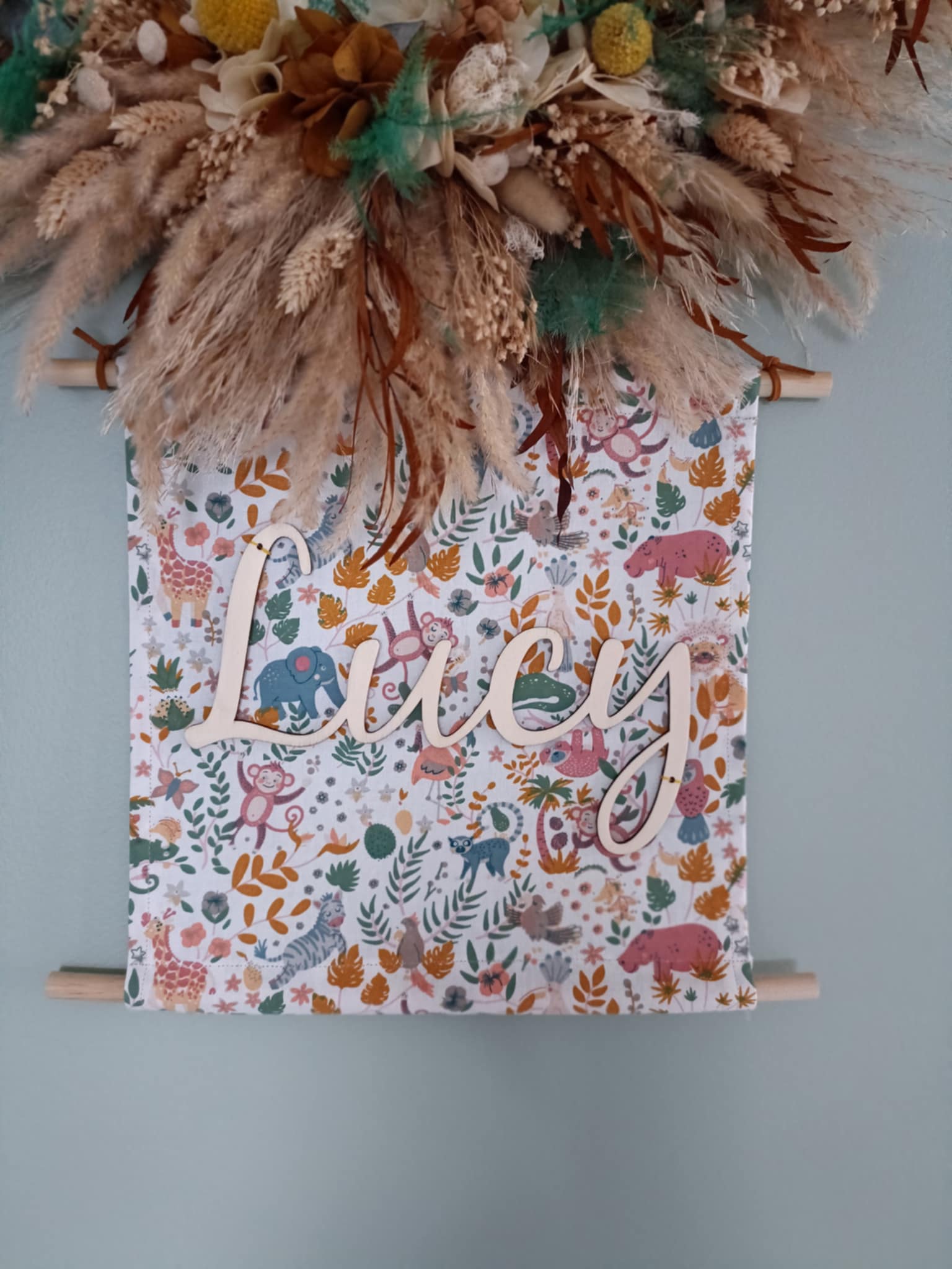 Affiche prénom en tissu et en bois