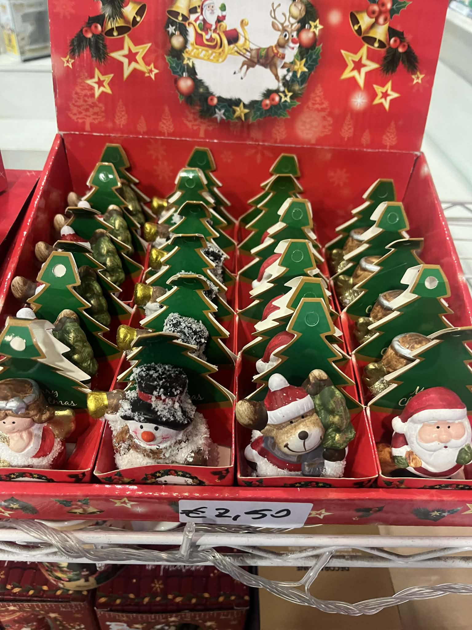 Christmas tree figurines set