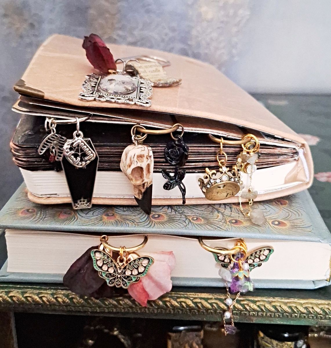 Shelley Decorative Gold Bookmark