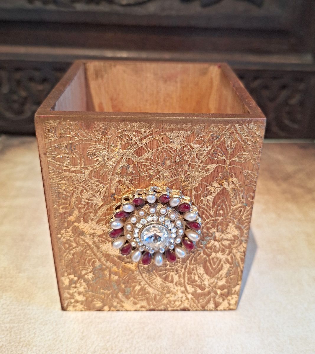 Lahore Wooden Pen Holder - Red Gem