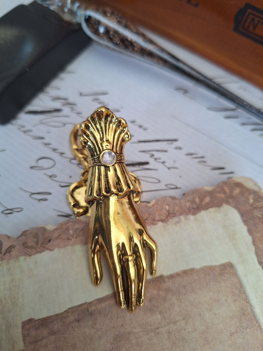 Vintage Gold Hand Clip