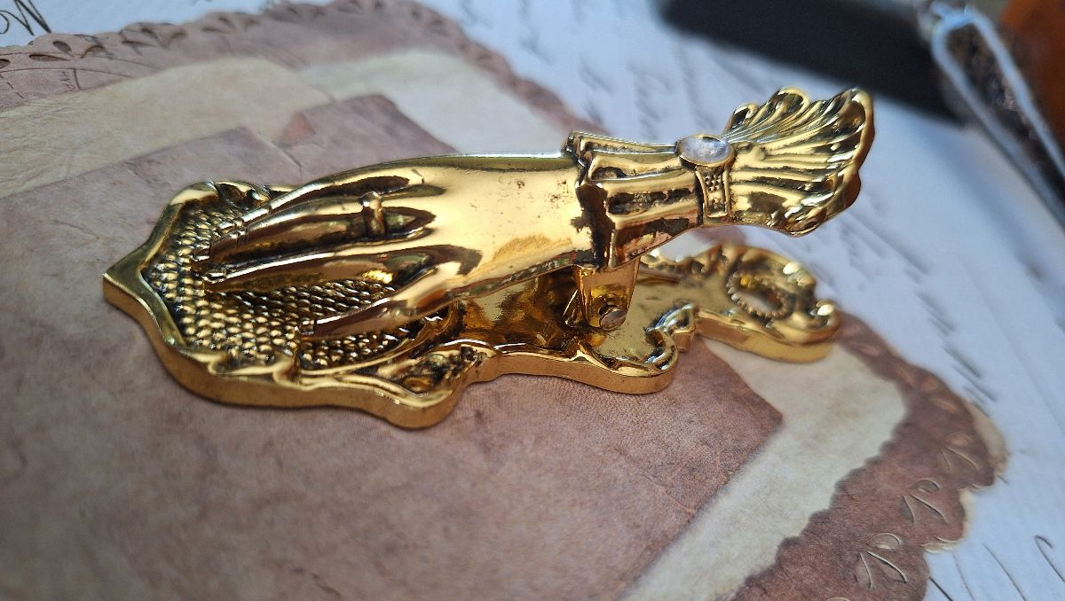 Vintage Gold Hand Clip