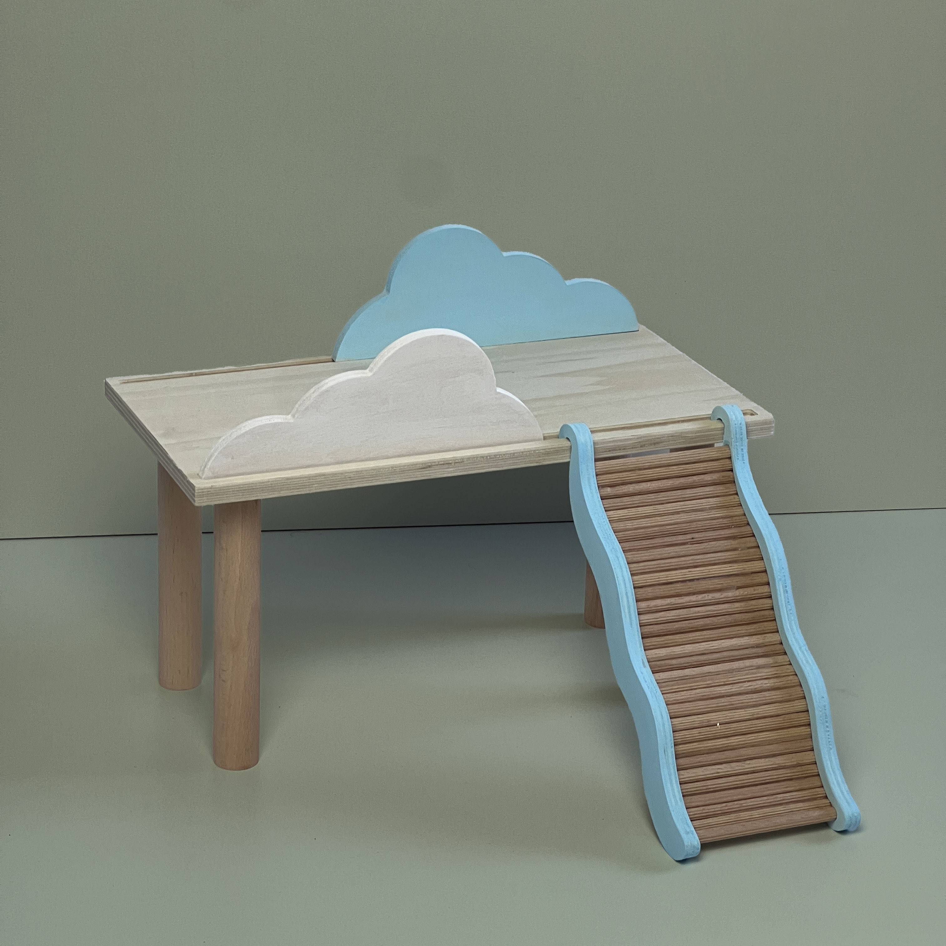 Ebene mit Treppe im Wolkendesign