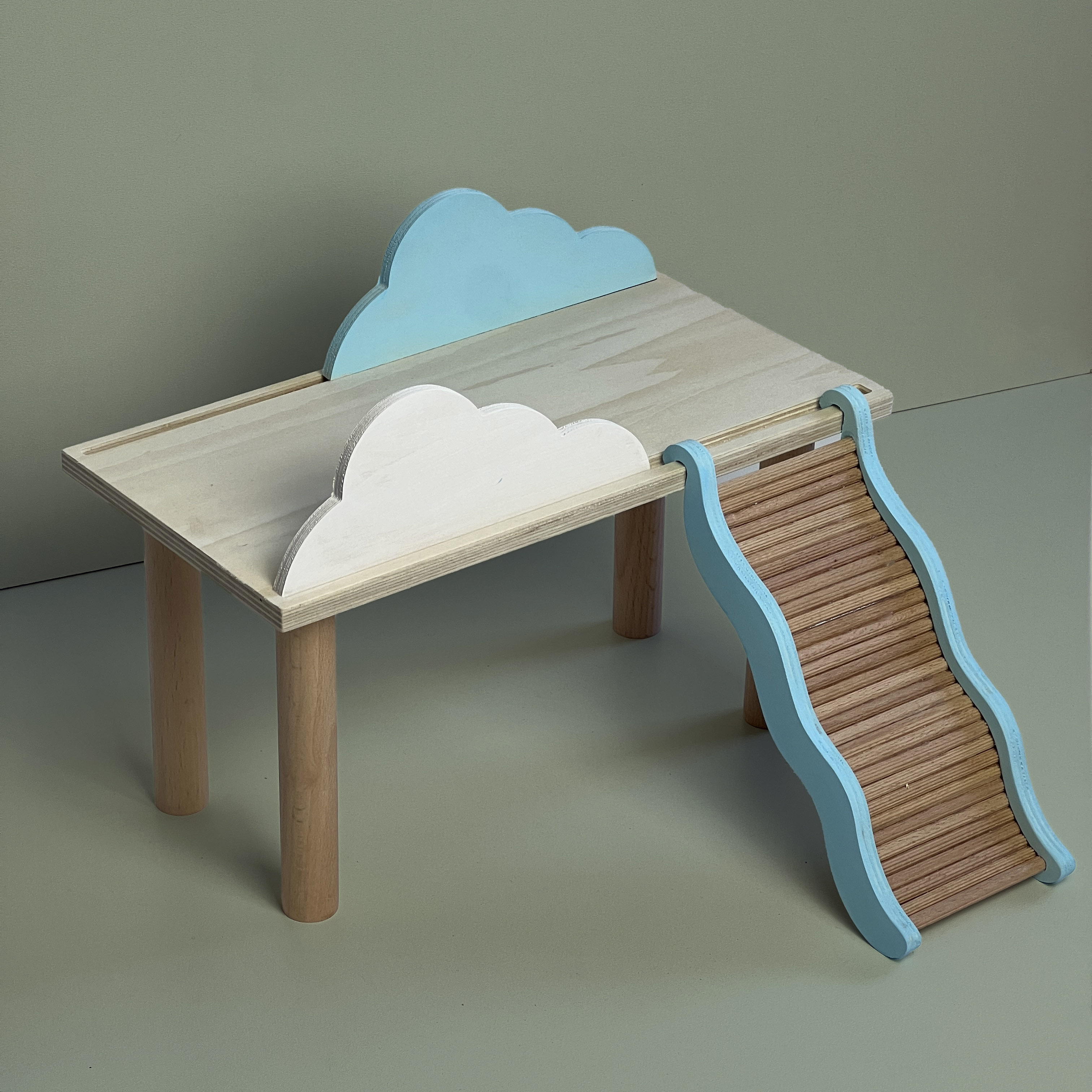 Ebene mit Treppe im Wolkendesign