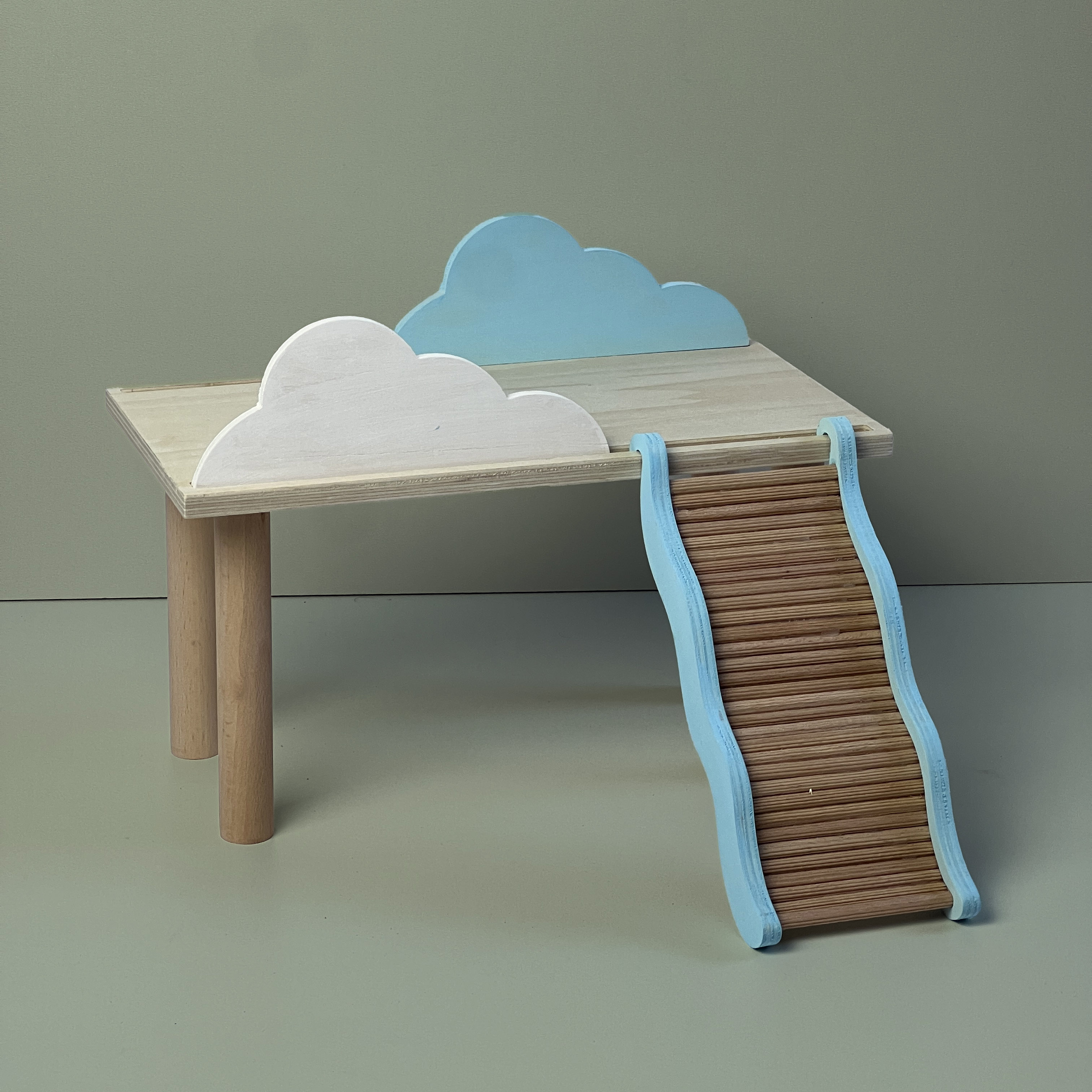 Ebene mit Treppe im Wolkendesign