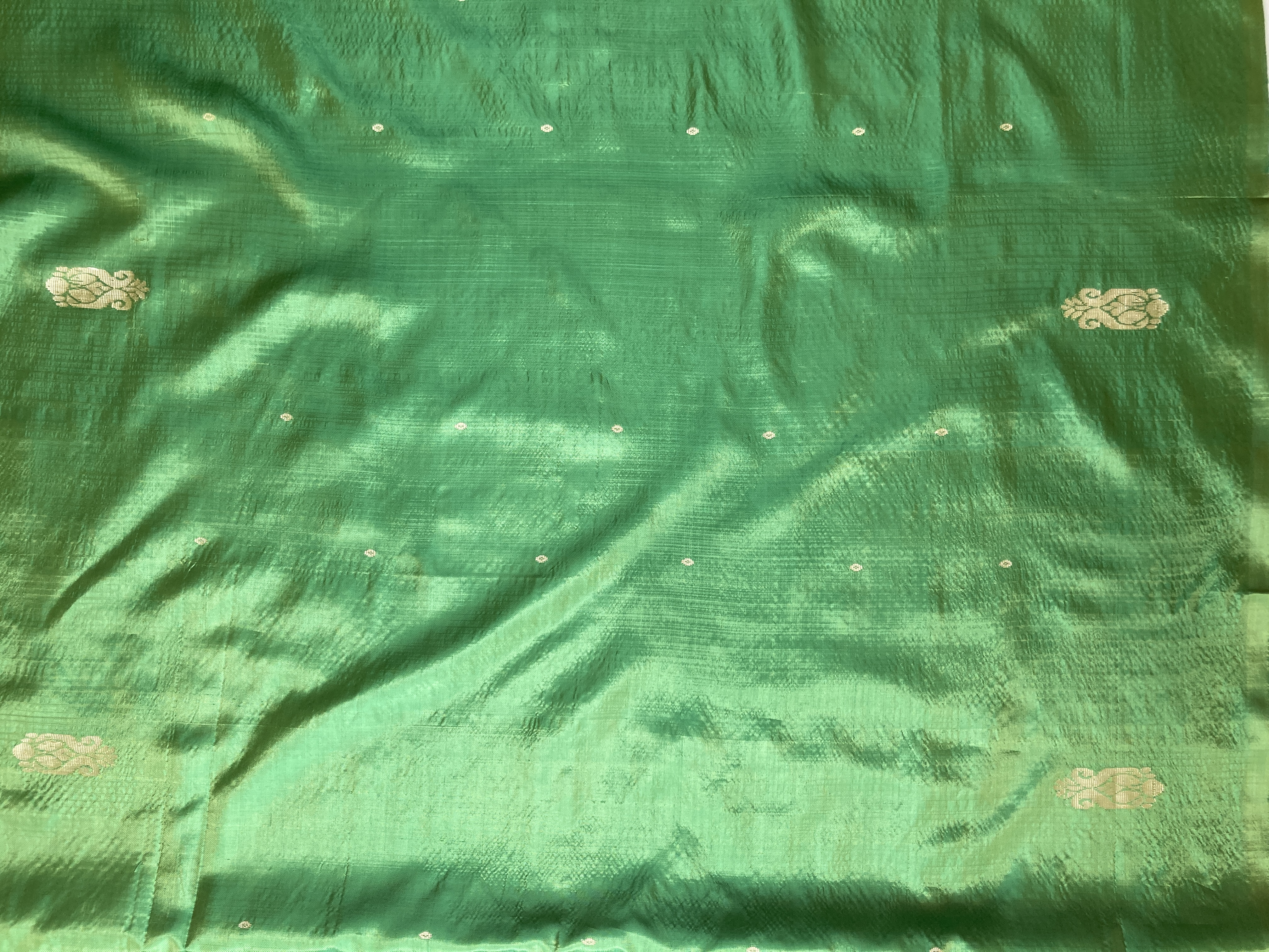 Green & Red Vaazhainaar/ Valainar Pattu Saree