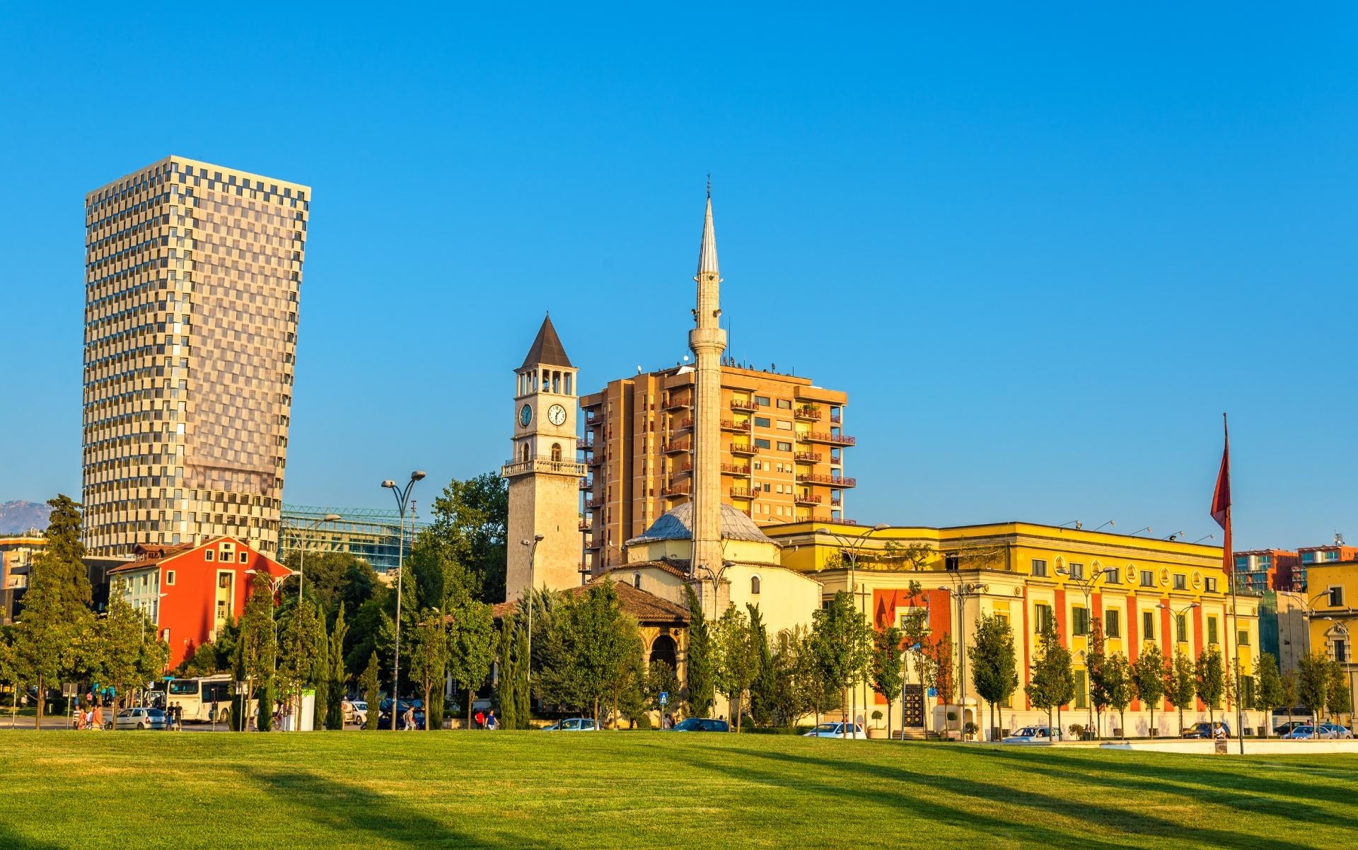 Descubra a Albania e o Norte da Macedonia em português