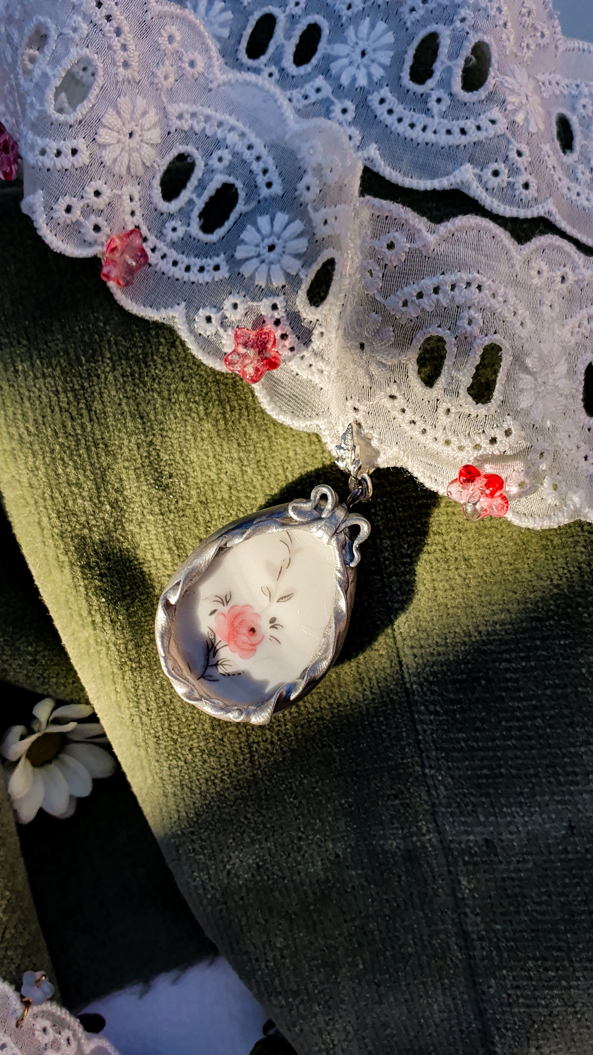 "Dahlia" vintage porcelain lace necklace 
