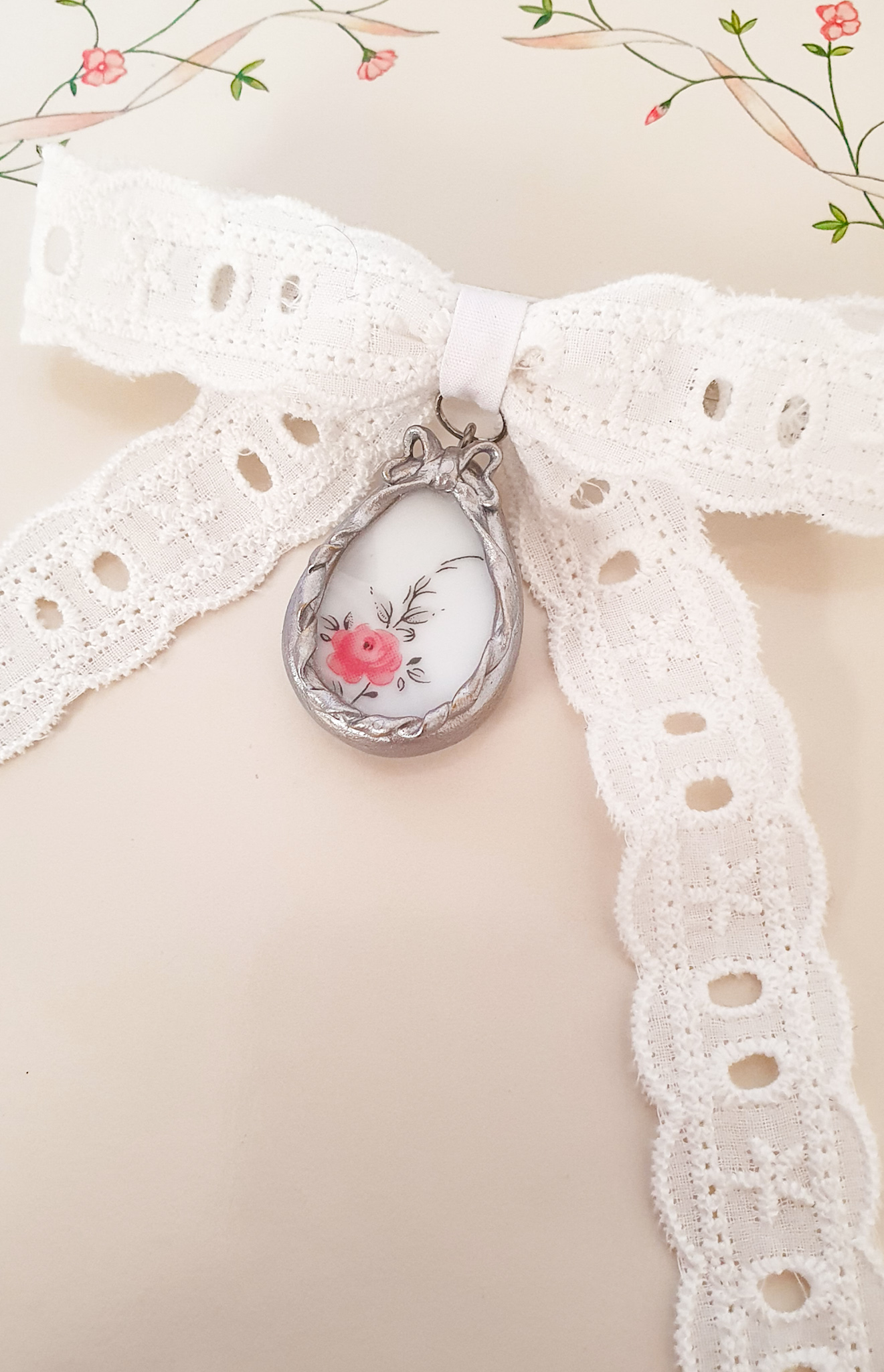 "Begonia" vintage porcelain lace bow hair clip 