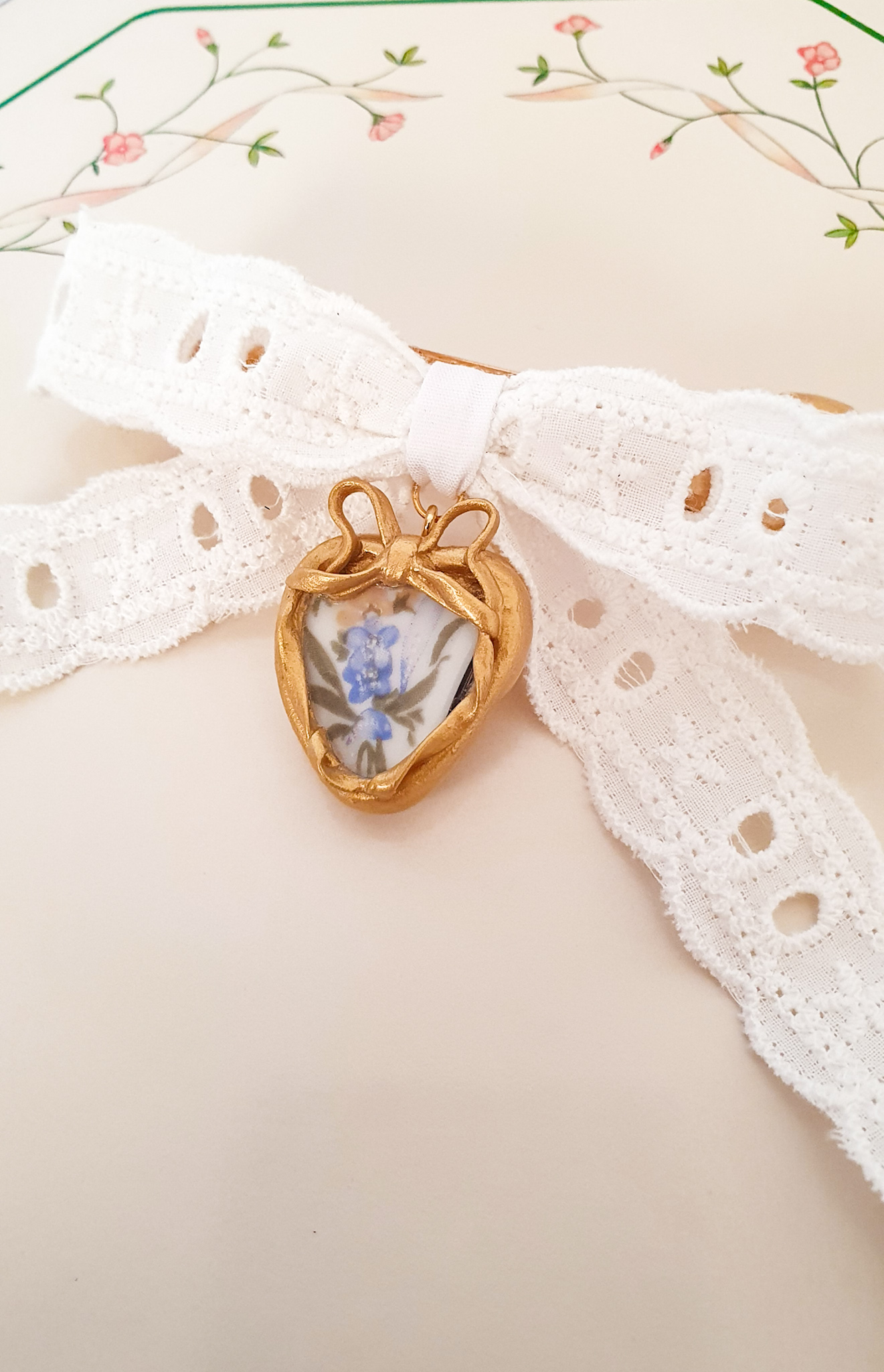 "Forget-me-not" vintage porcelain lace bow hairclip 