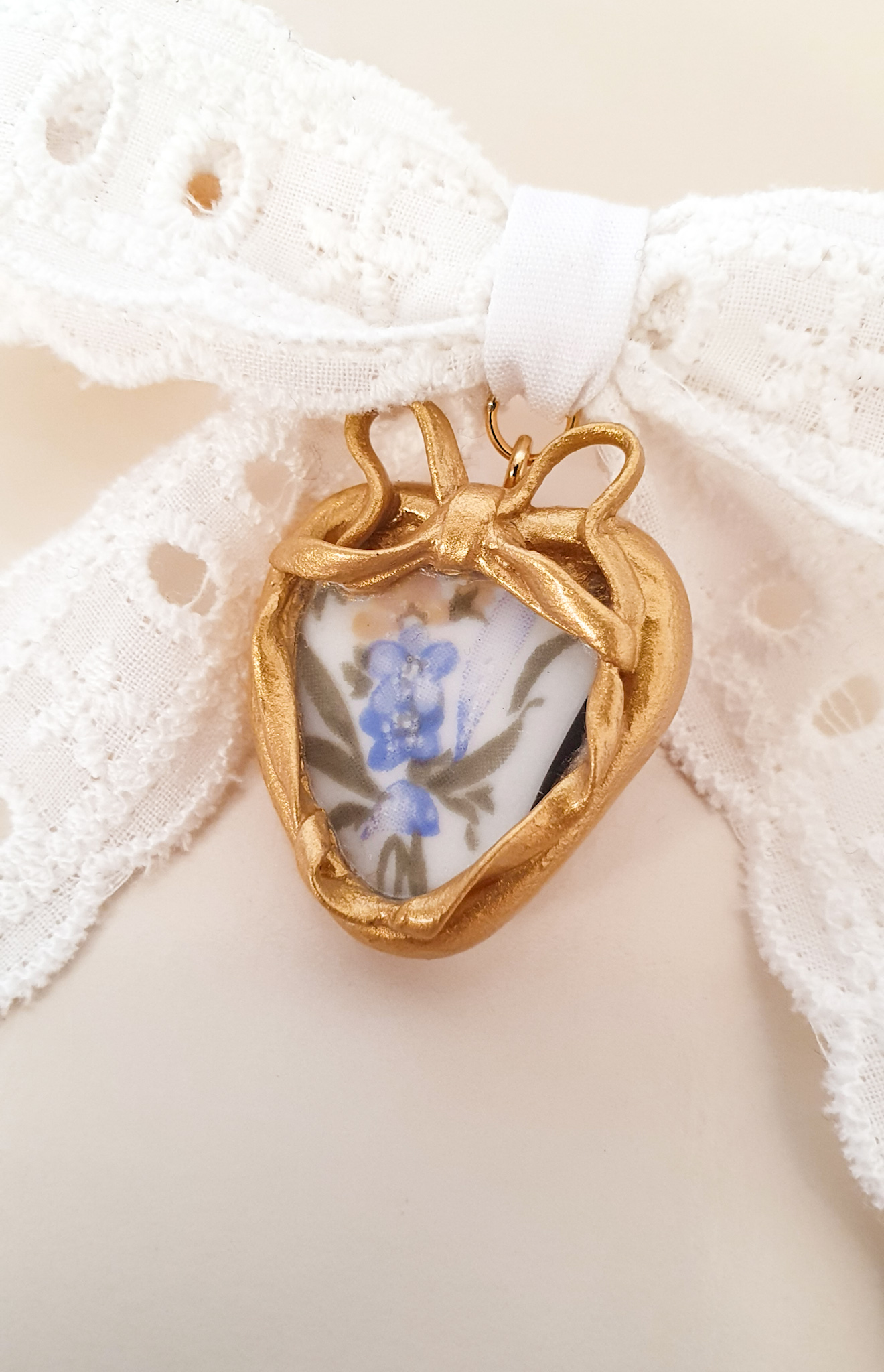 "Forget-me-not" vintage porcelain lace bow hairclip 