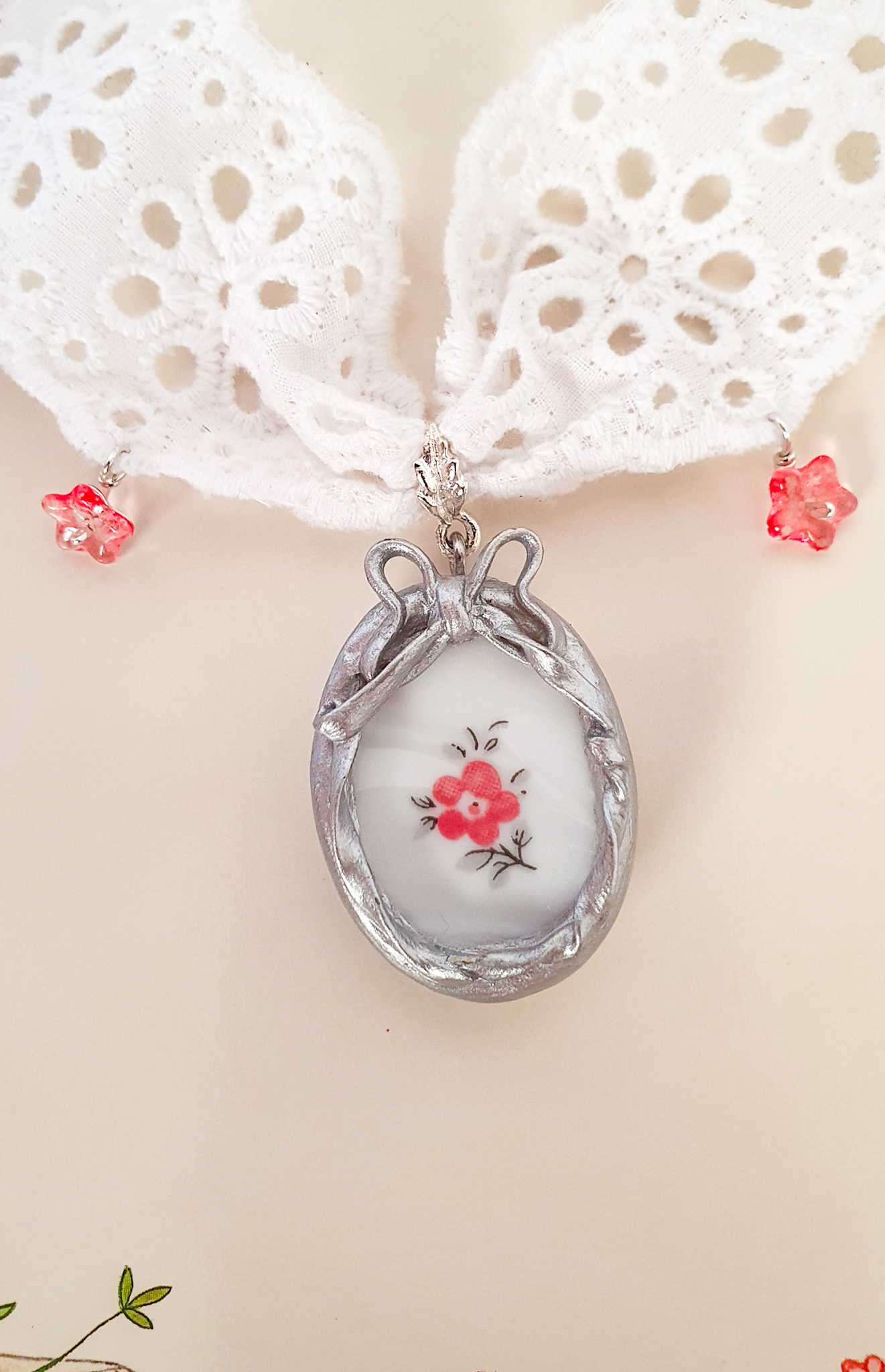 "Begonia" vintage porcelain lace necklace 