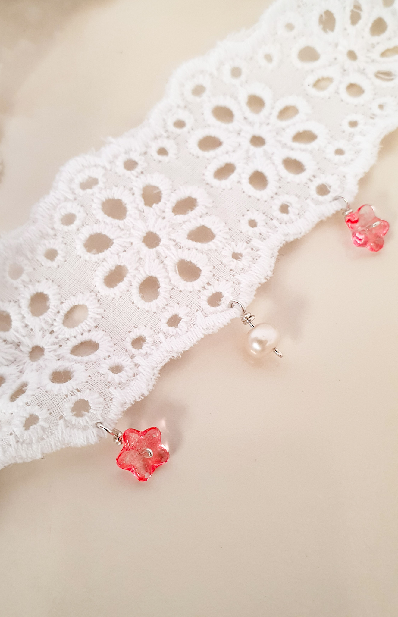 "Begonia" vintage porcelain lace necklace 