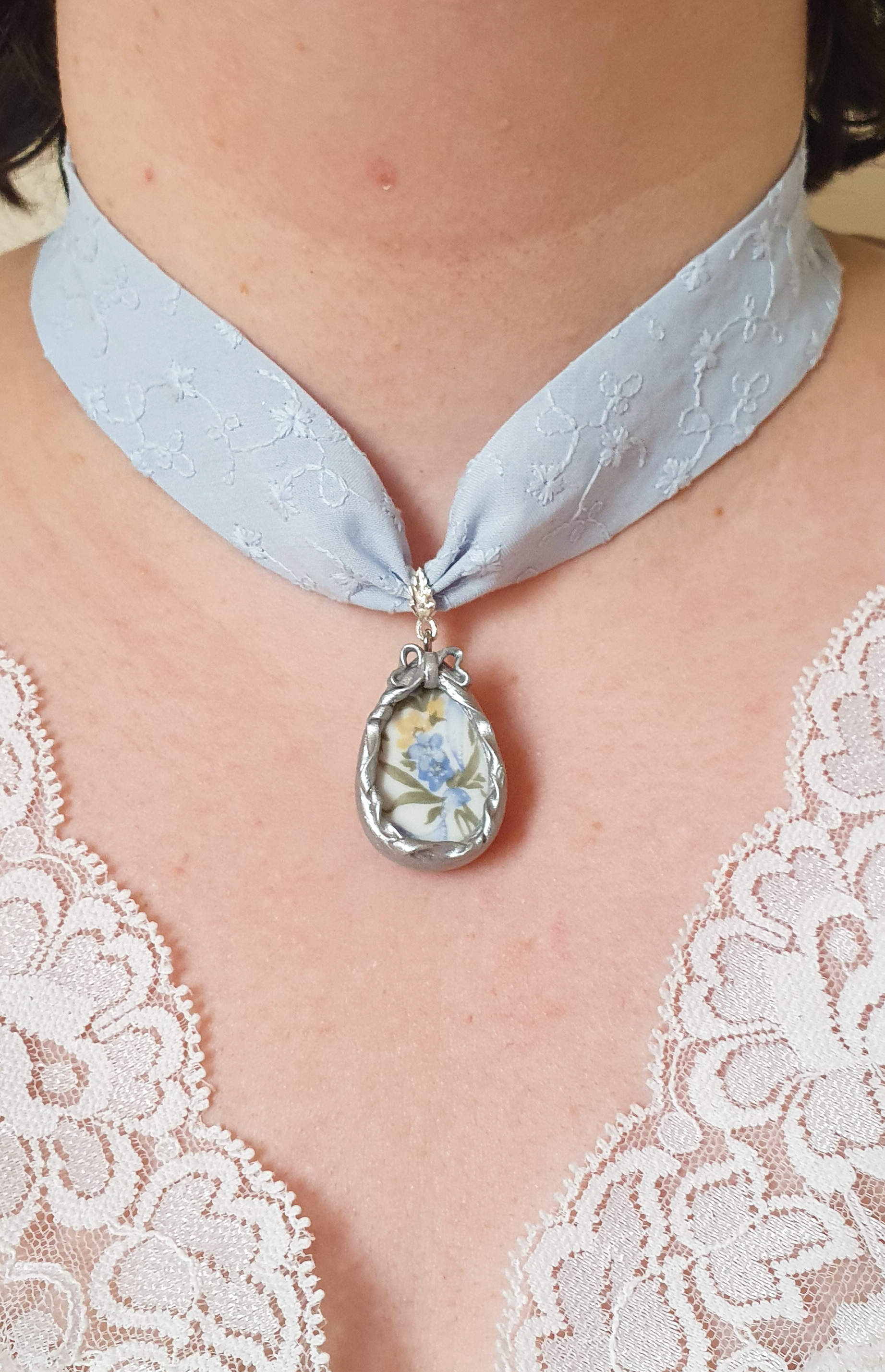 "Aster" vintage porcelain embroidered necklace