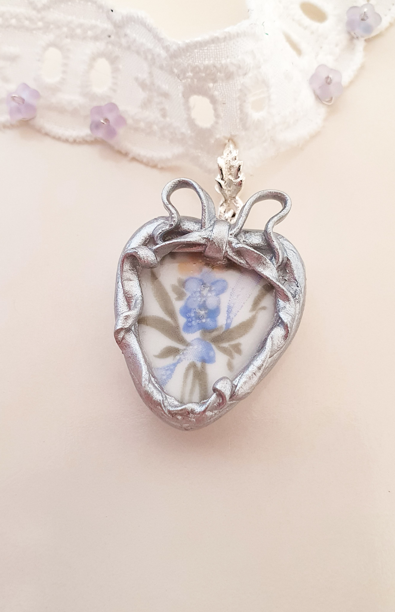 "Forget-me-not" vintage porcelain lace necklace 