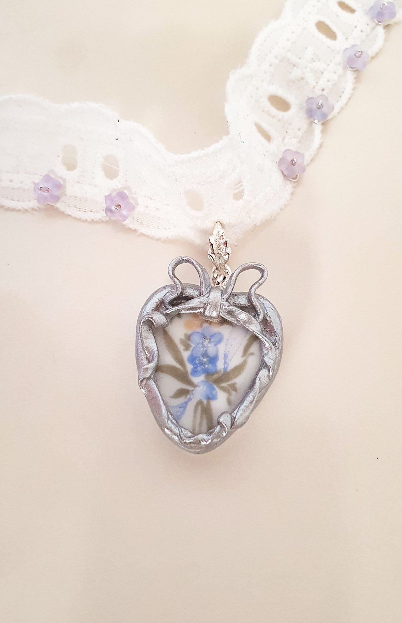 "Forget-me-not" vintage porcelain lace necklace 