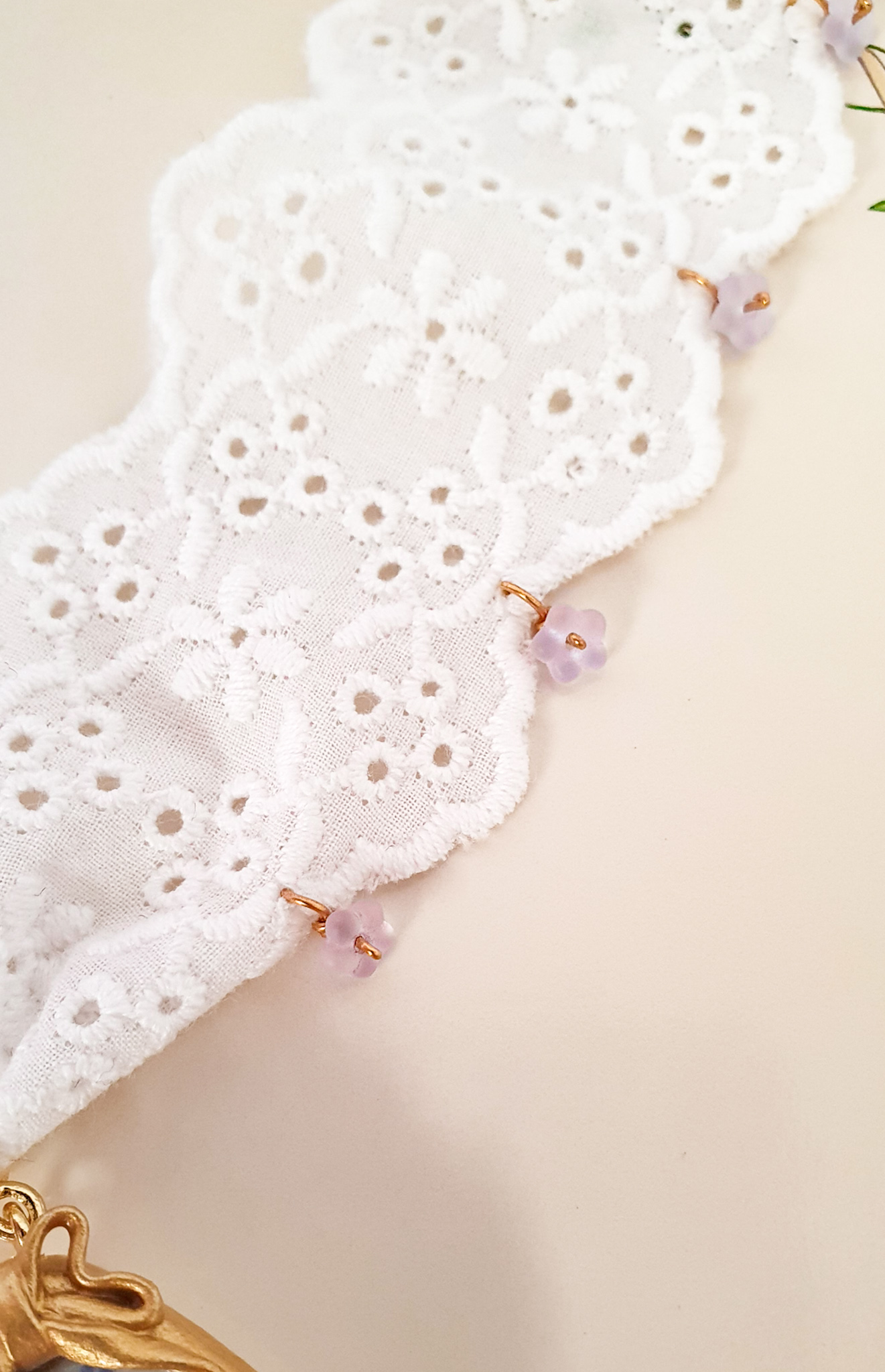 "Anemone" vintage porcelain lace necklace 