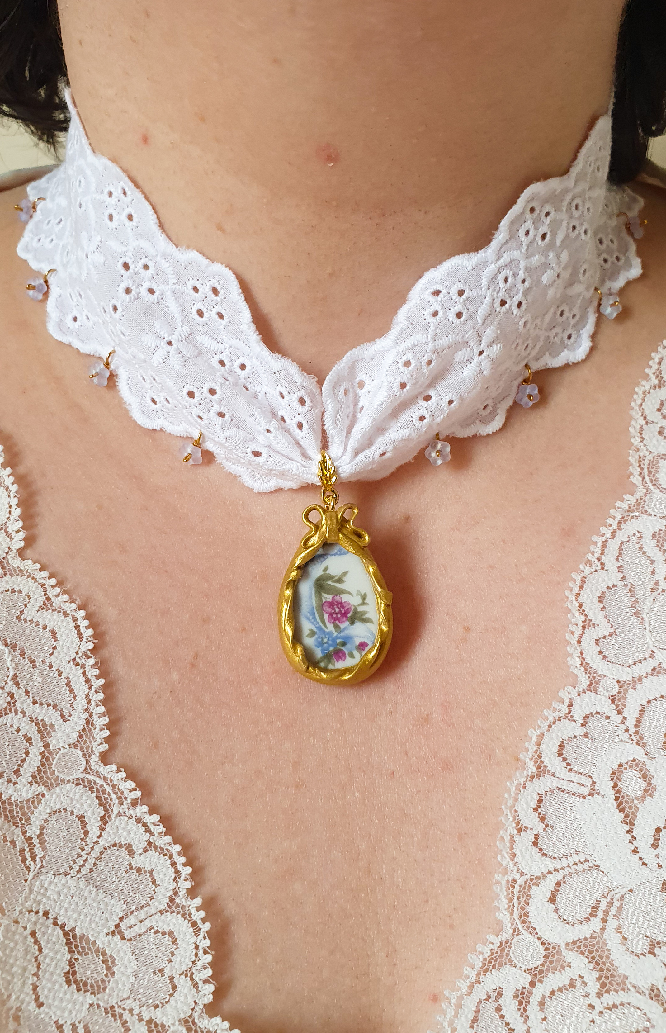 "Anemone" vintage porcelain lace necklace 