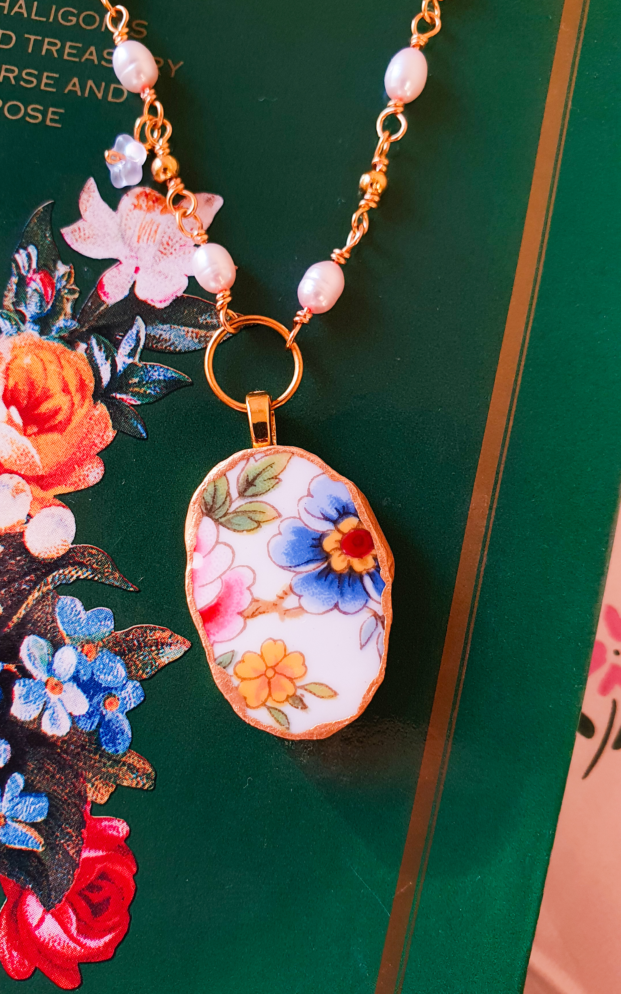 Flower bouquet vintage porcelain pearl necklace 