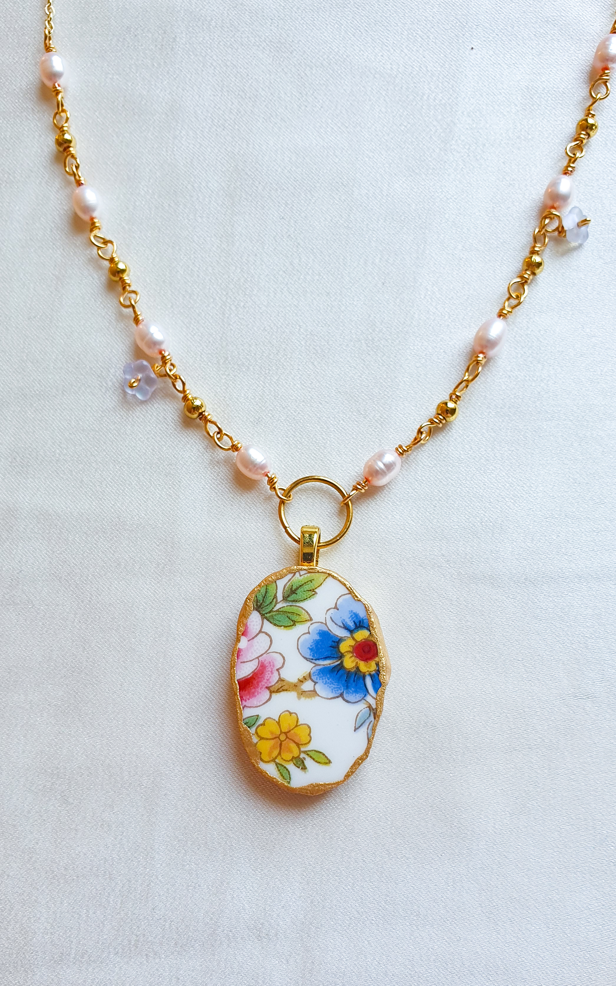 Flower bouquet vintage porcelain pearl necklace 